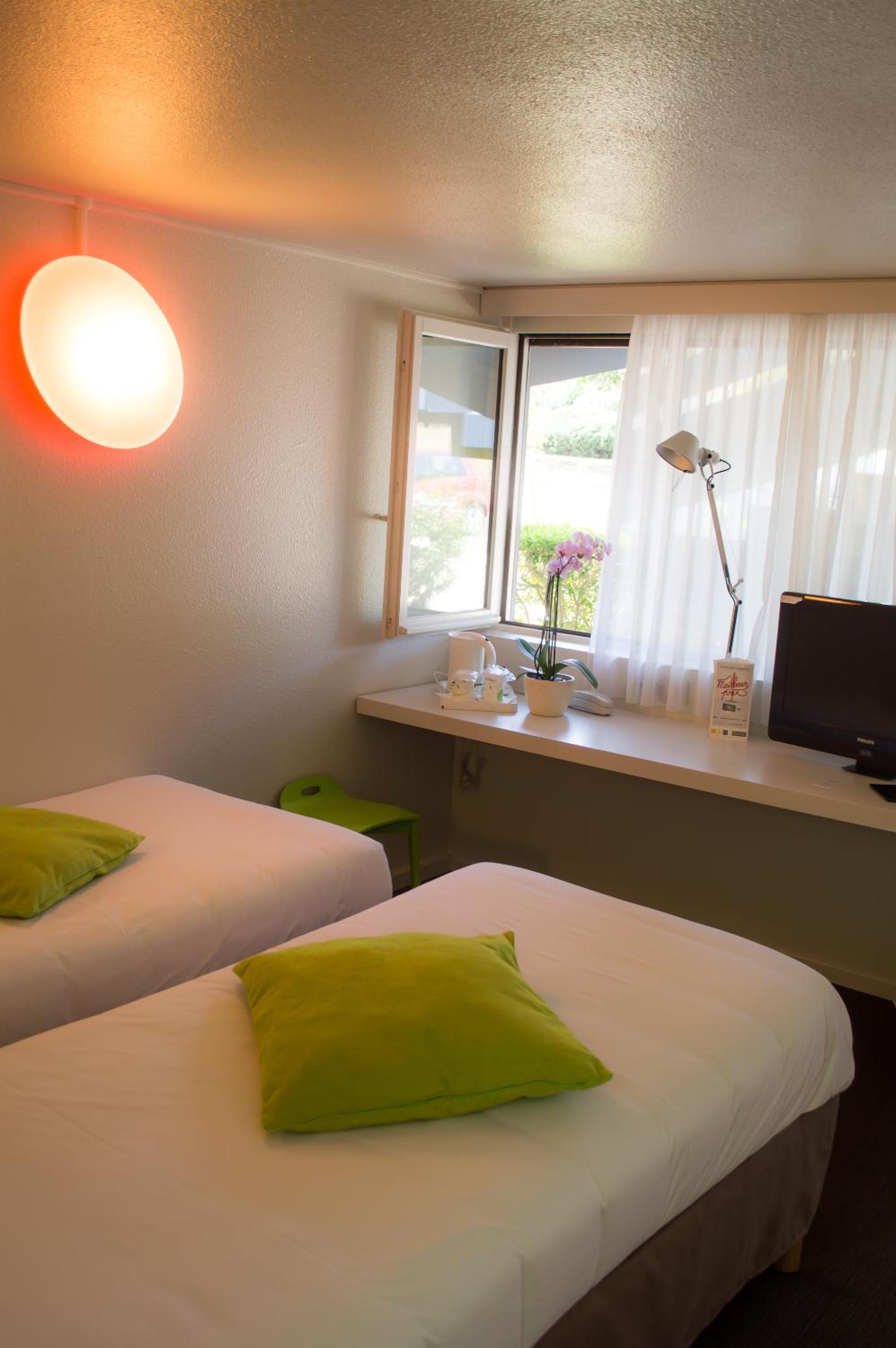 Twin Room - Photo 1