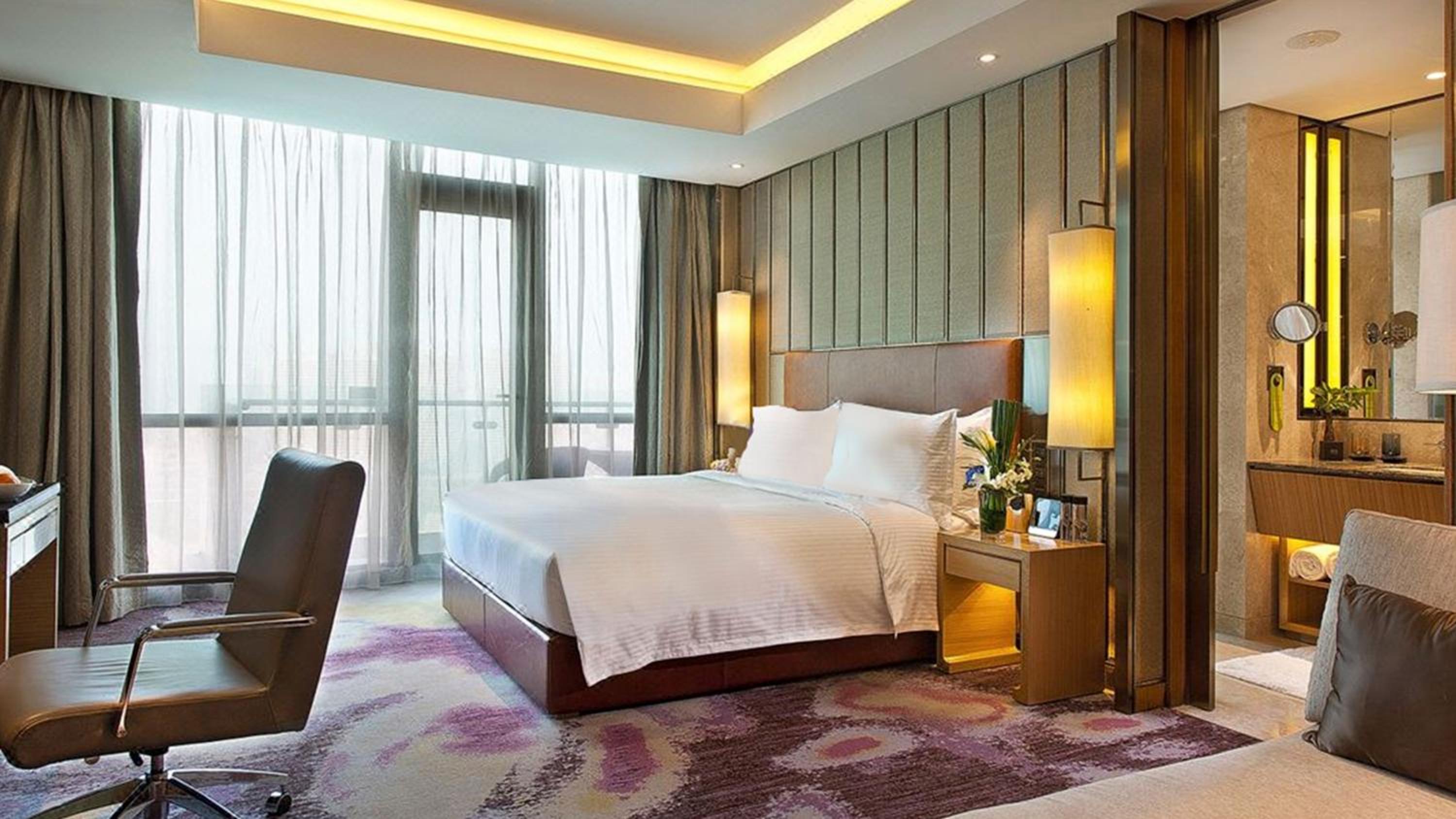 Classic King Room with Balcony and River View photo 2