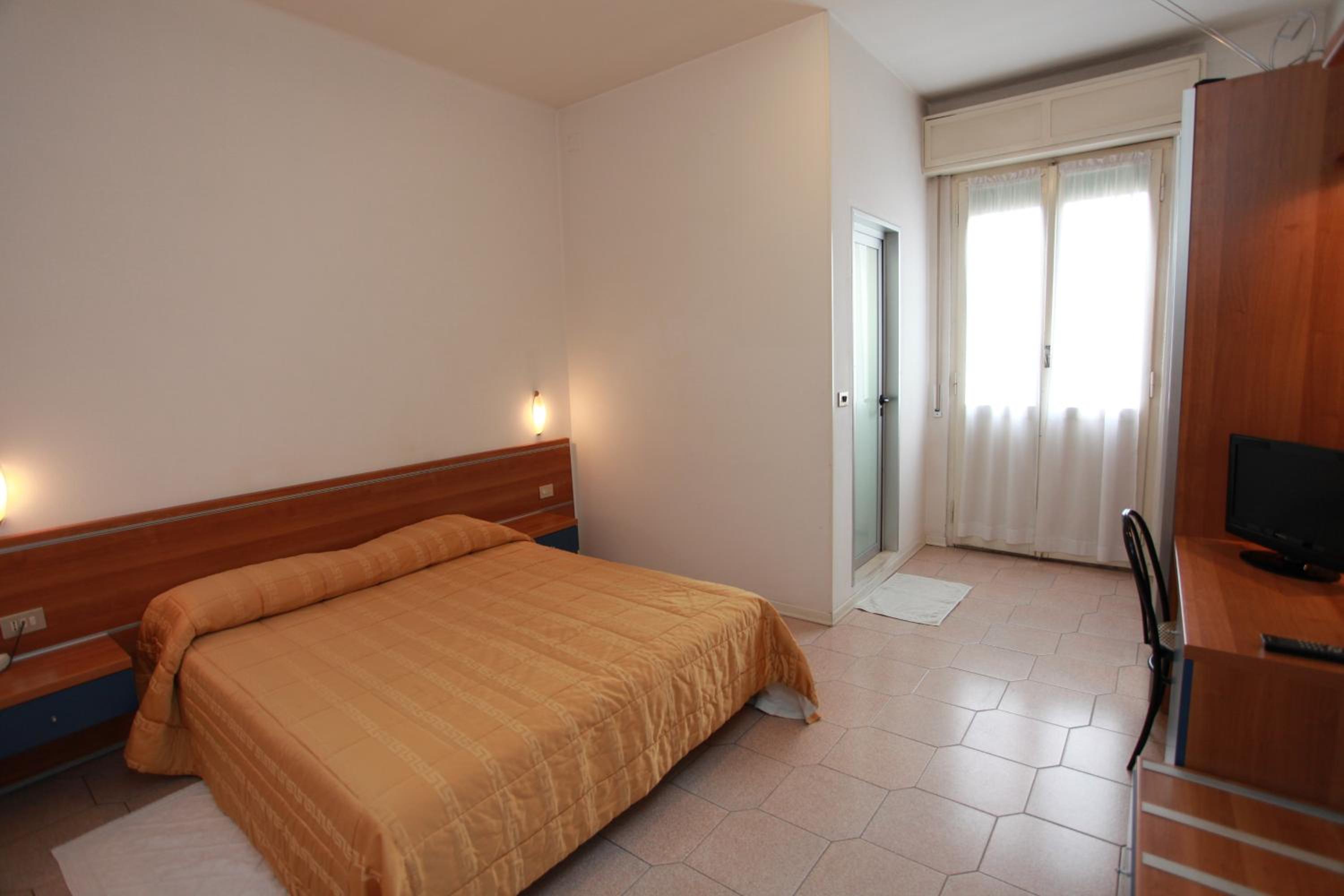 Double or Twin Room photo 3