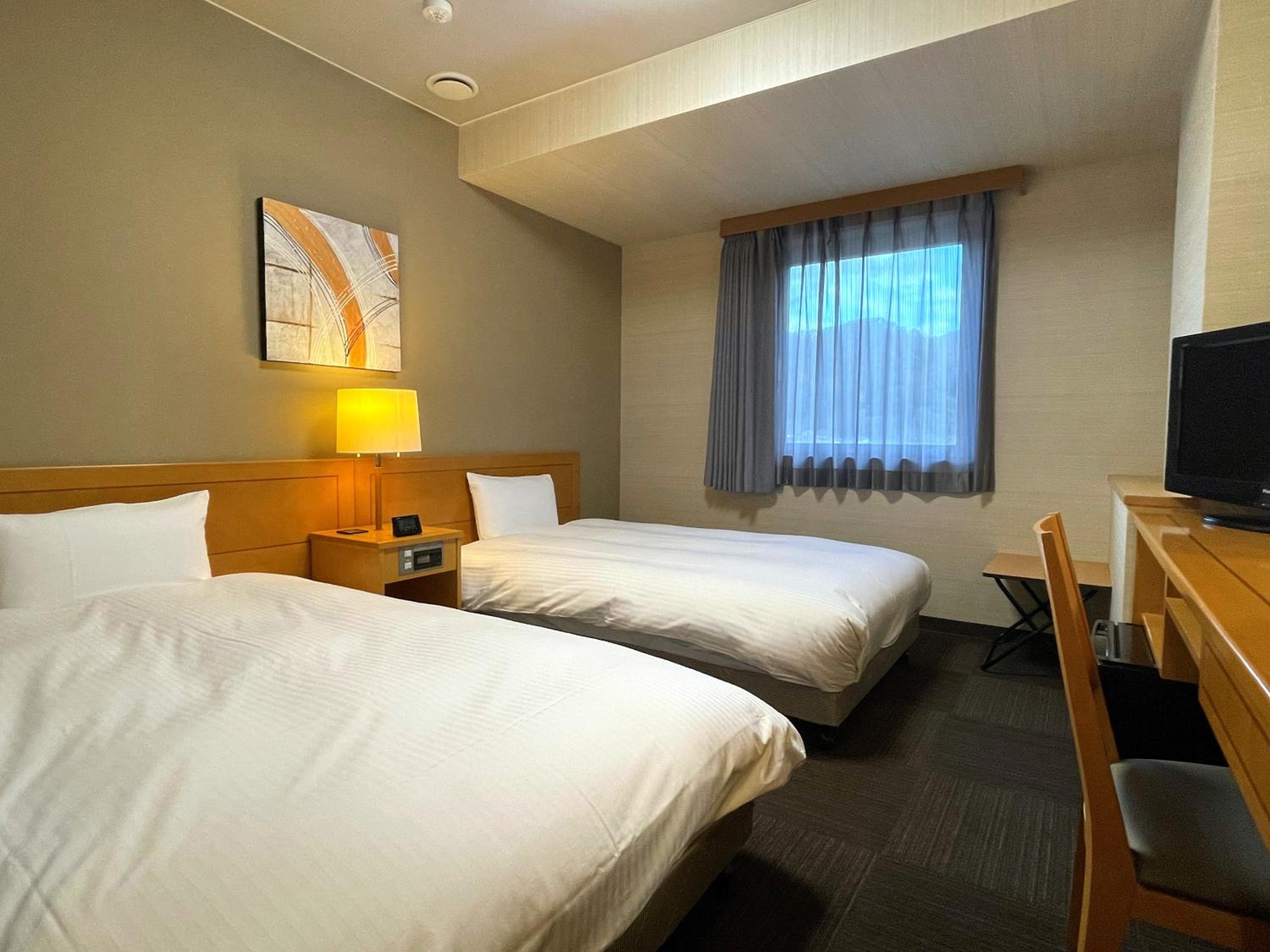 Twin Room - Smoking - Photo 8