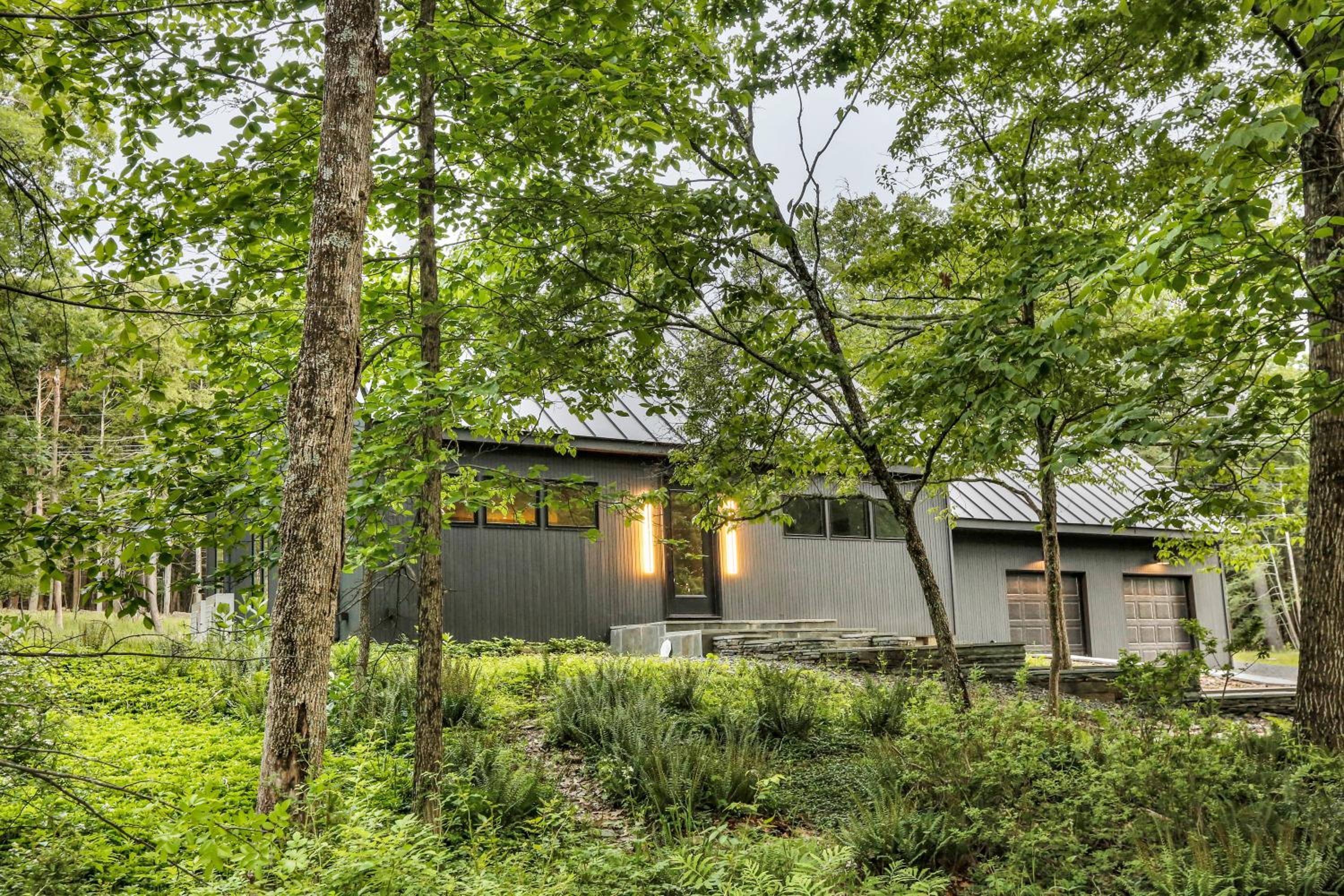 Three-Bedroom House photo 3