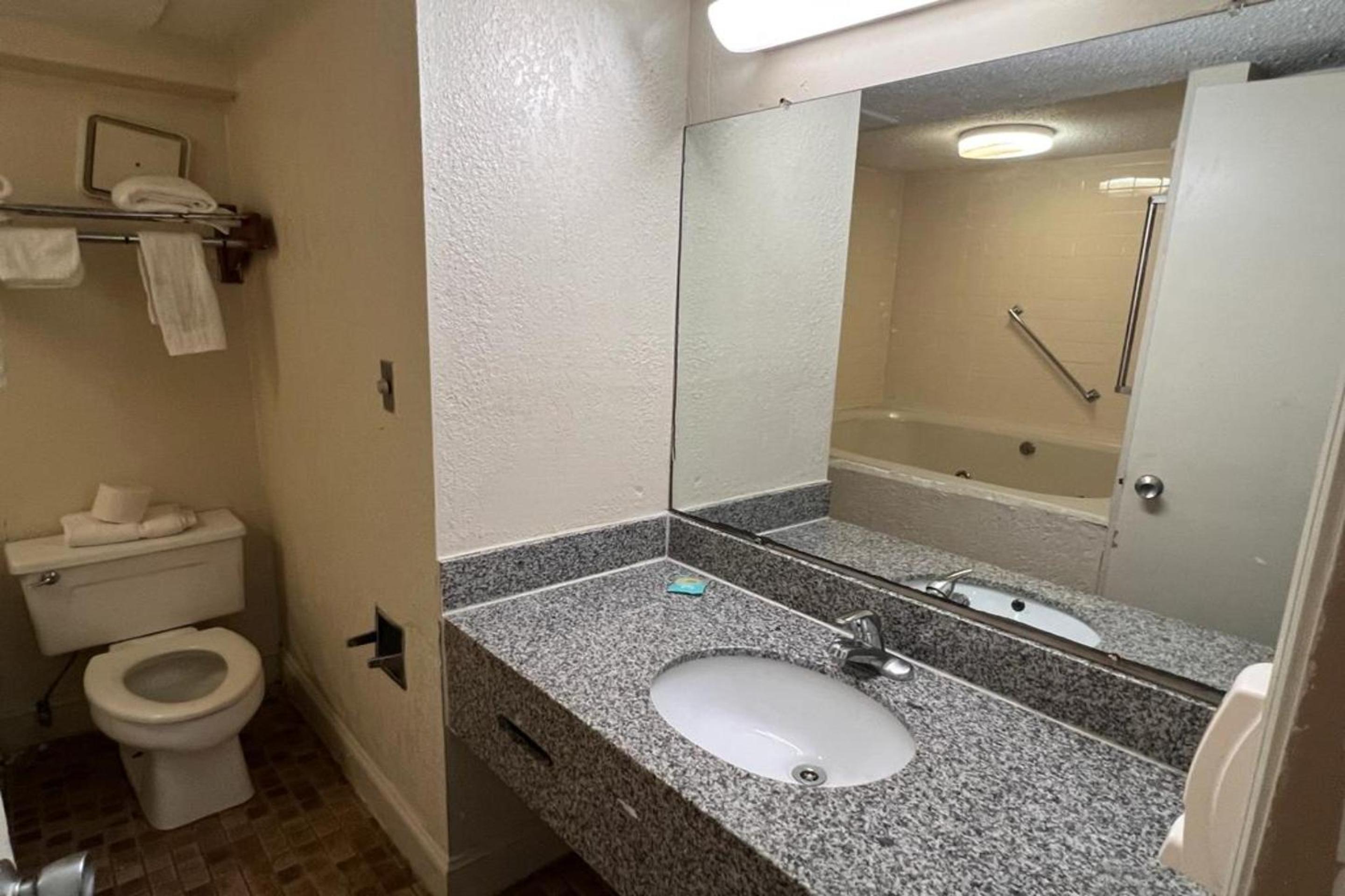 King Bed with Jetted Tub - Photo 9