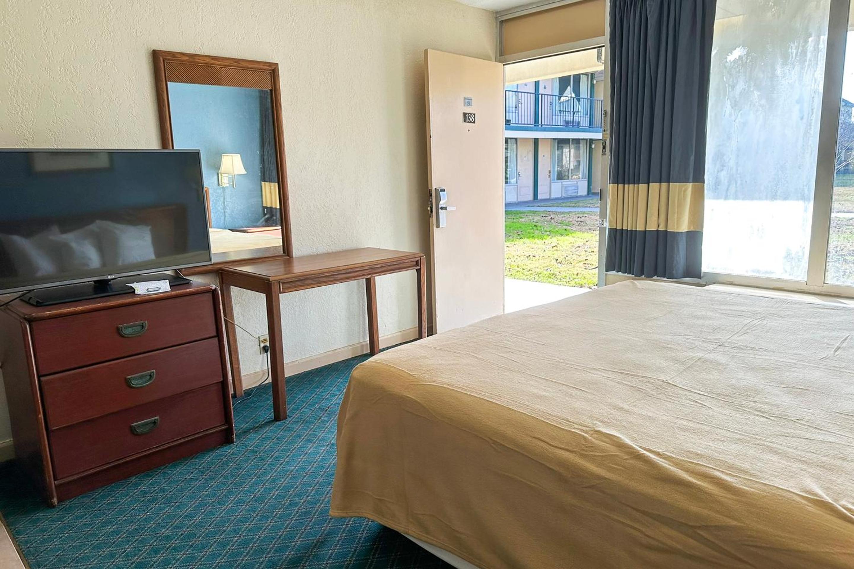 Full Bed Non-Smoking - Photo 6