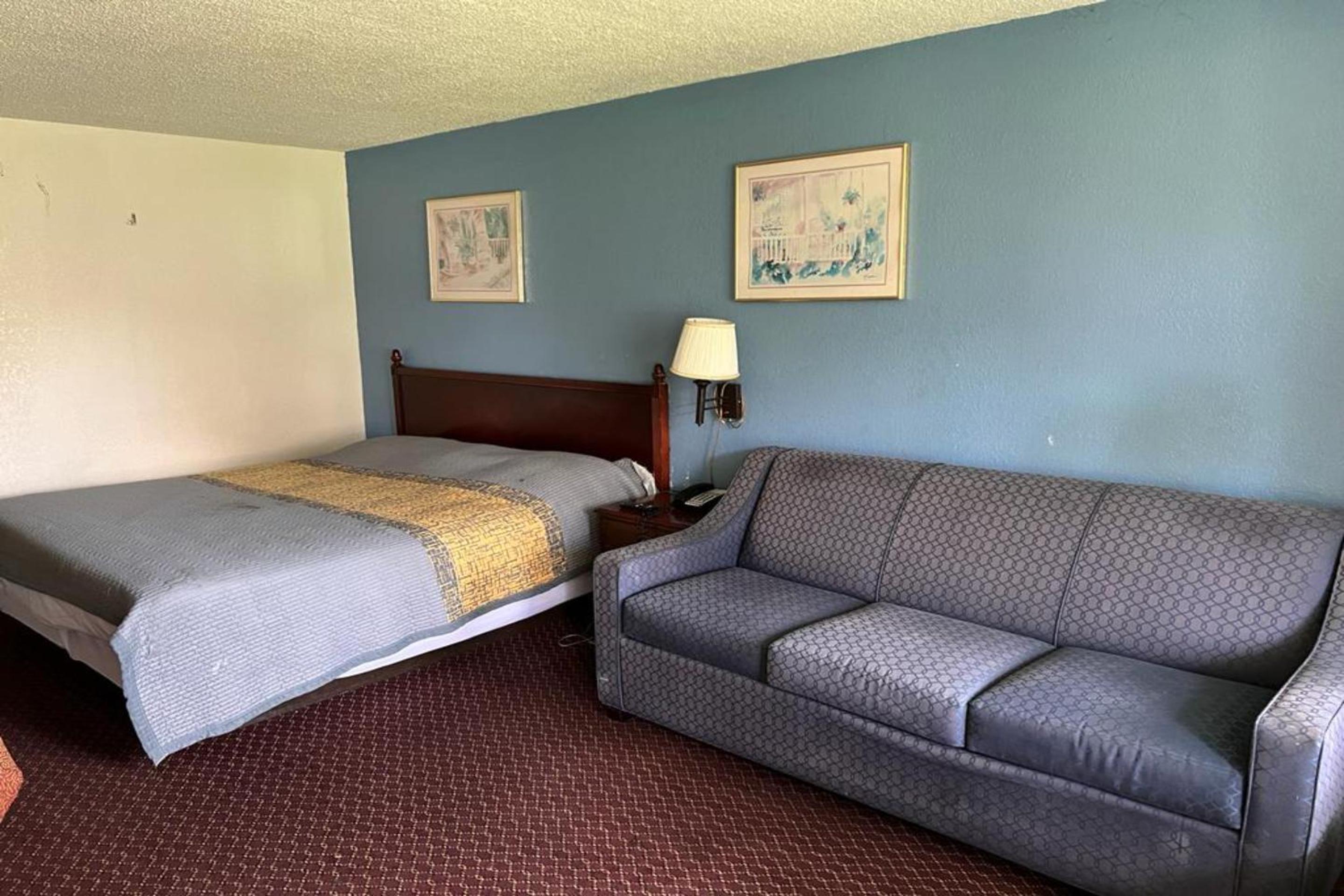 King Bed Accessible Non-Smoking - Photo 1
