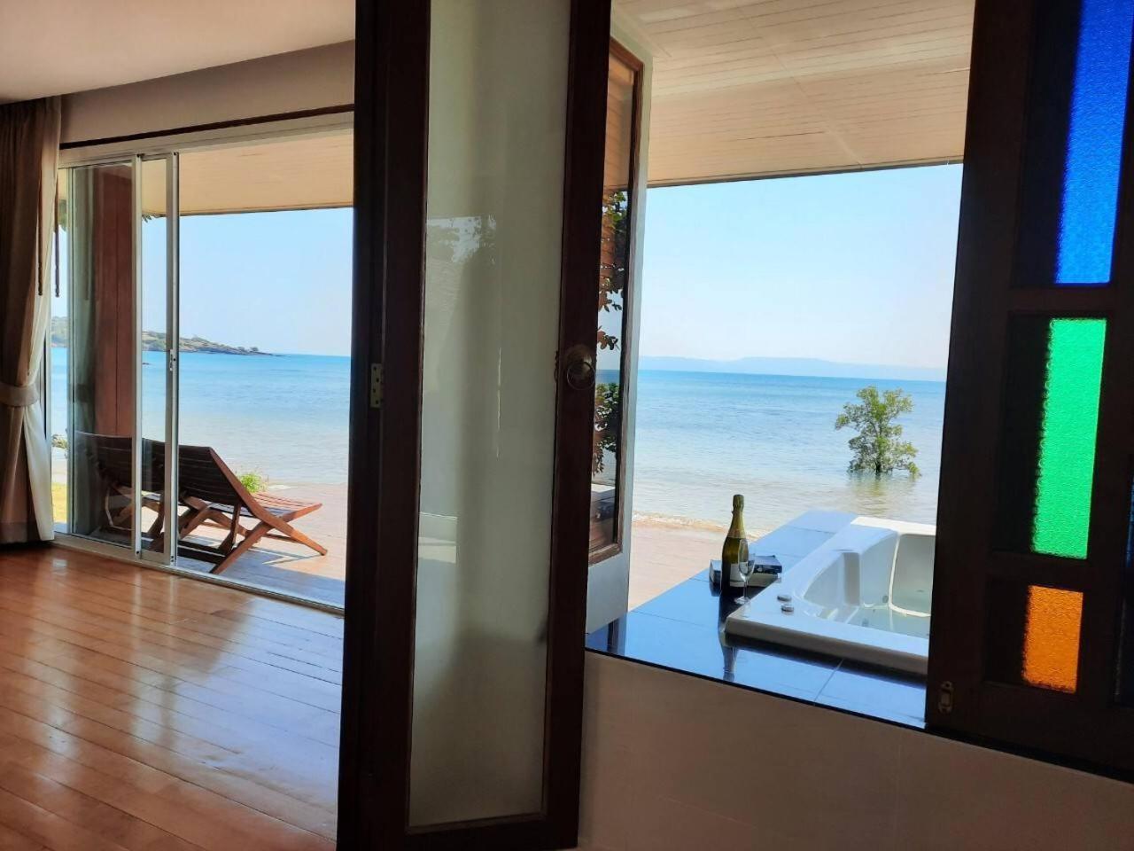 Villa - Beach Front photo 3