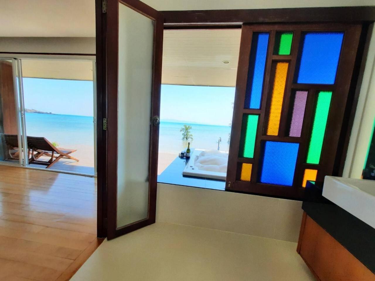 Villa - Beach Front photo 2