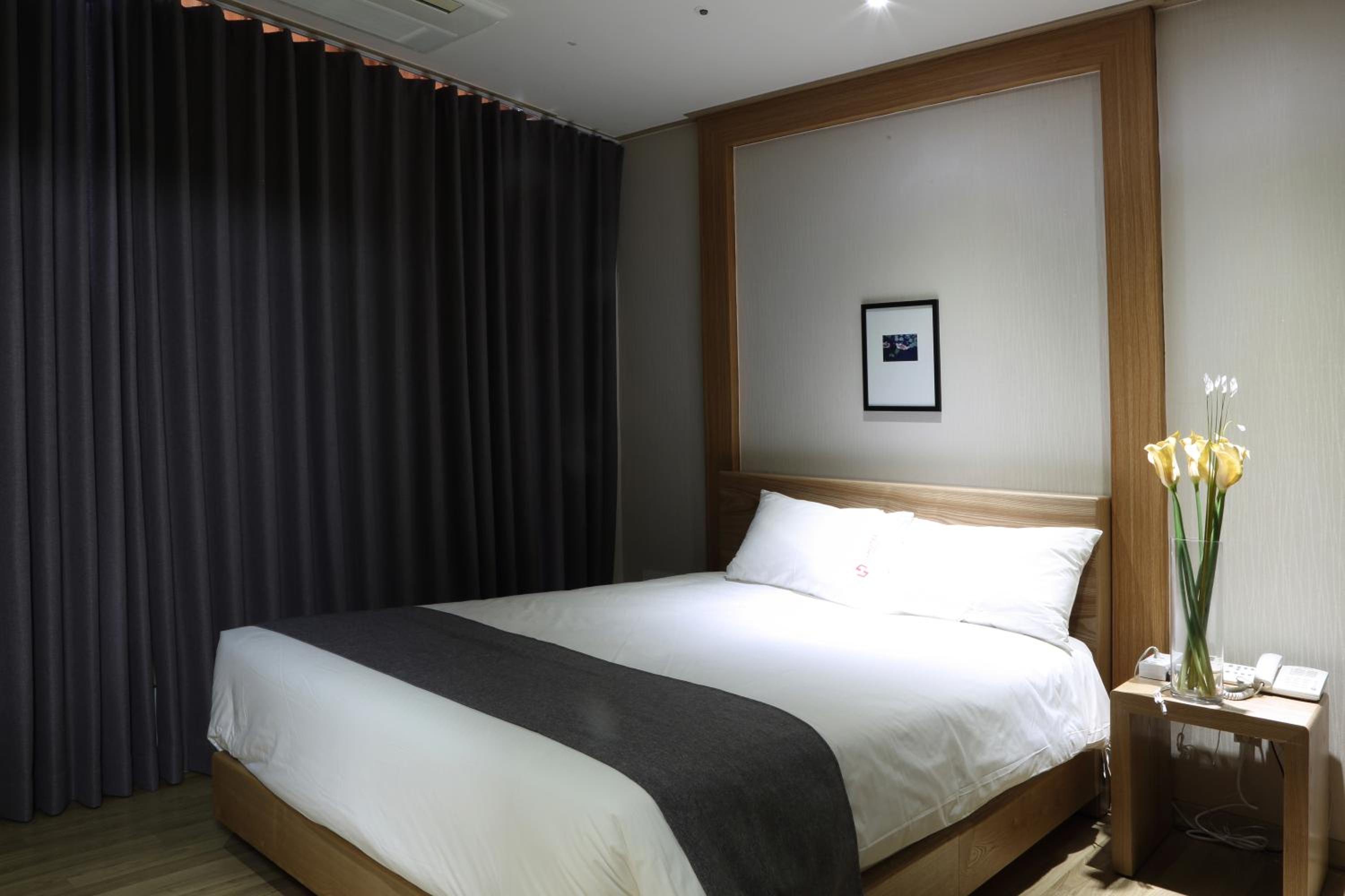 Double Room - Photo 8