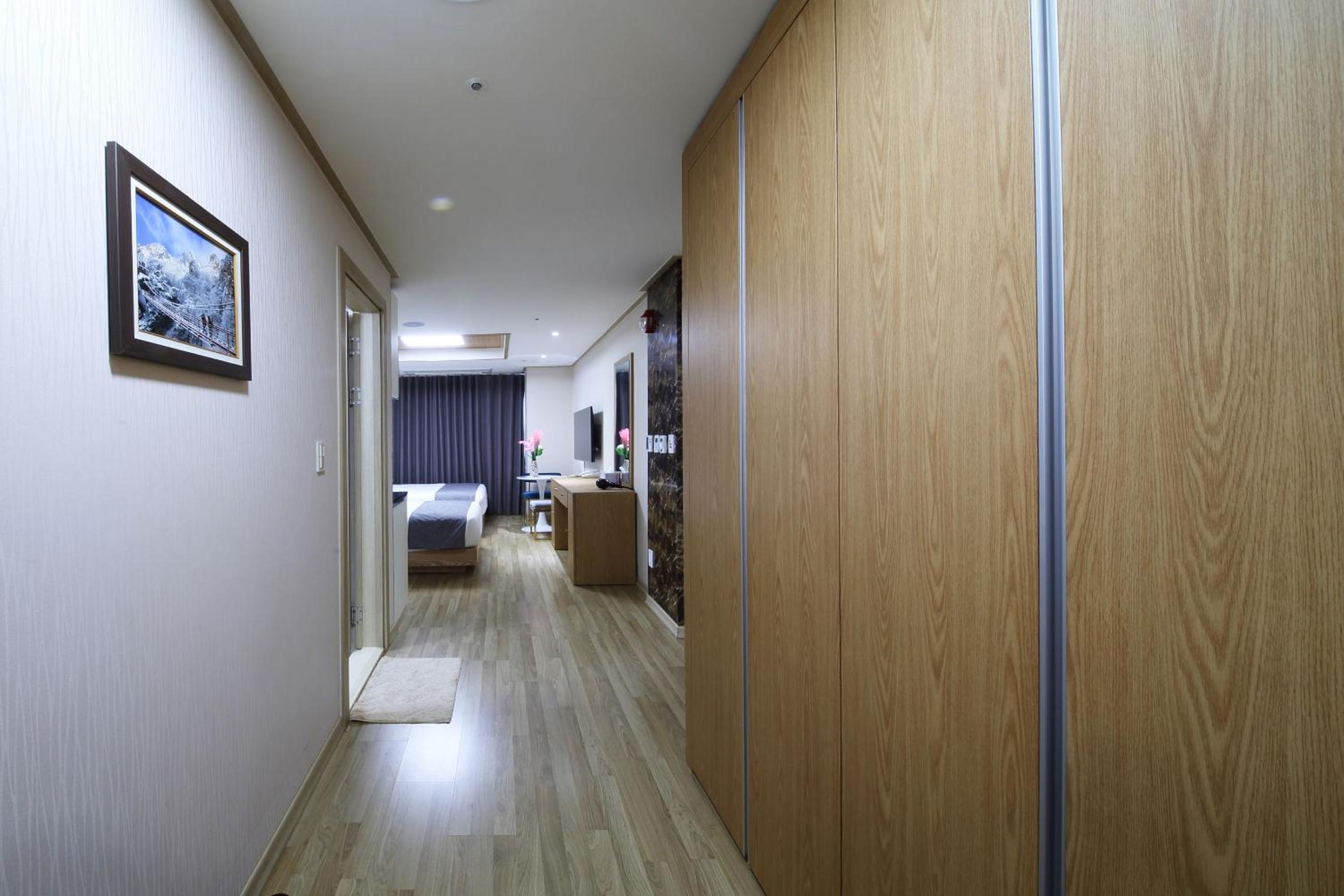 Double Room - Photo 11