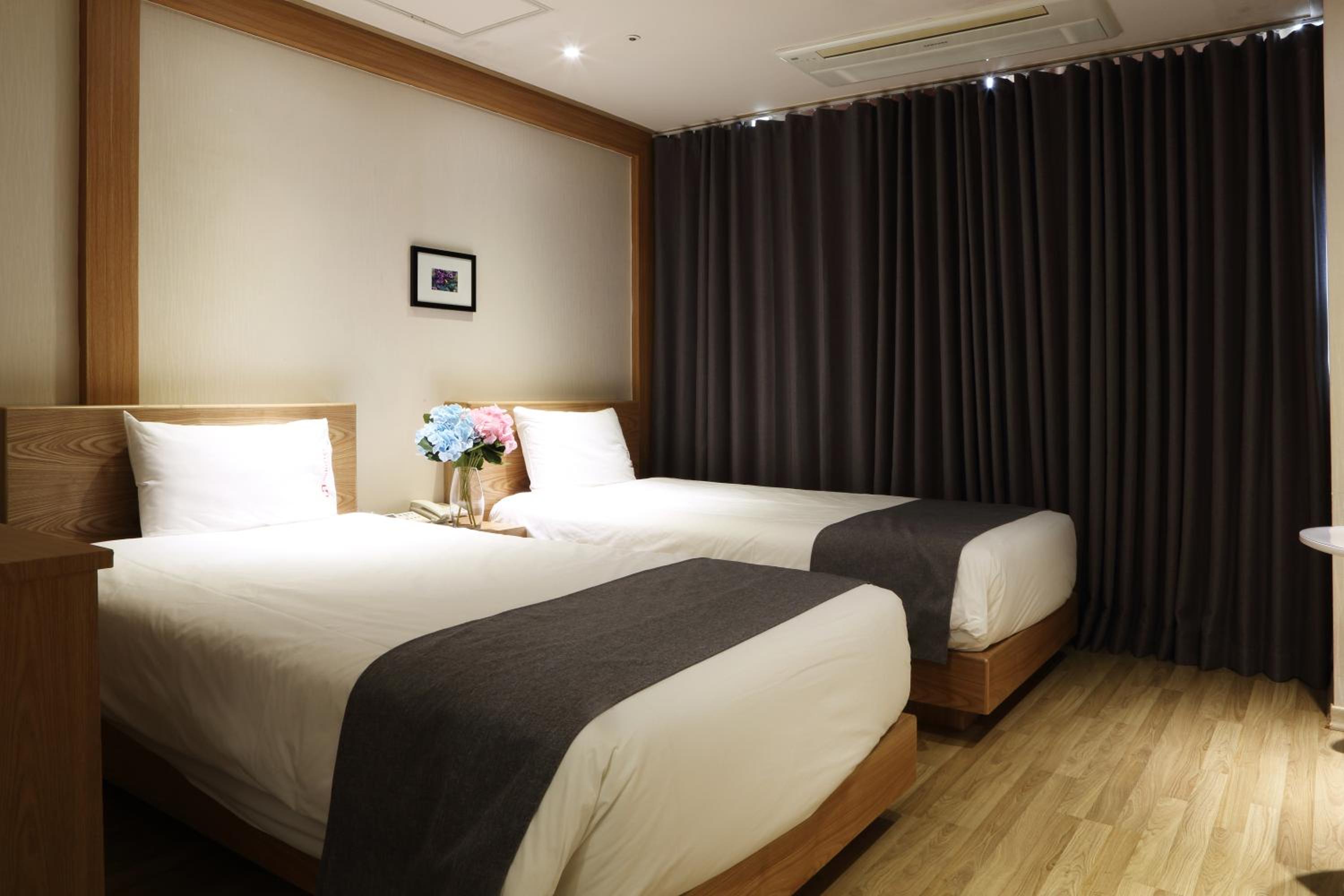 Standard Twin Room photo 3