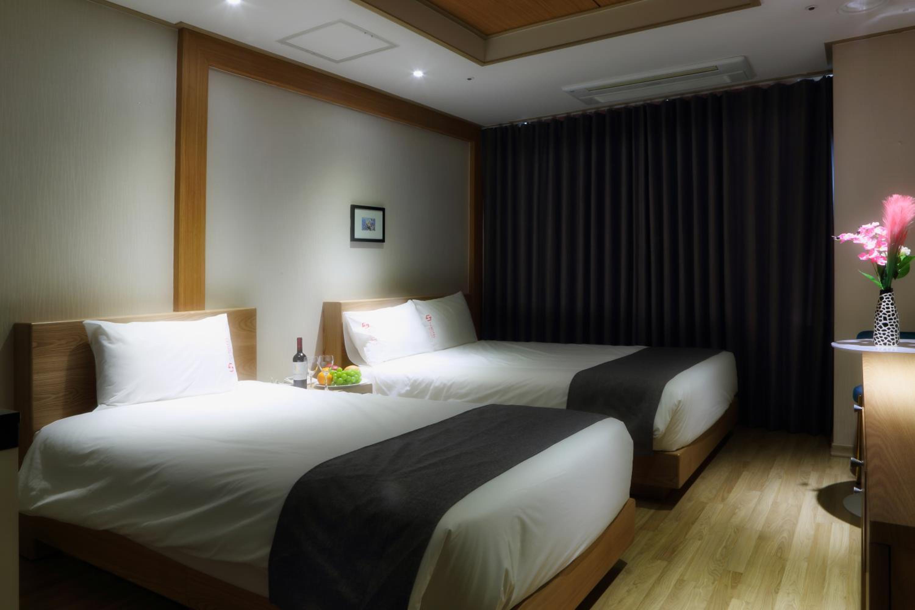 Deluxe Twin Room - Photo 7