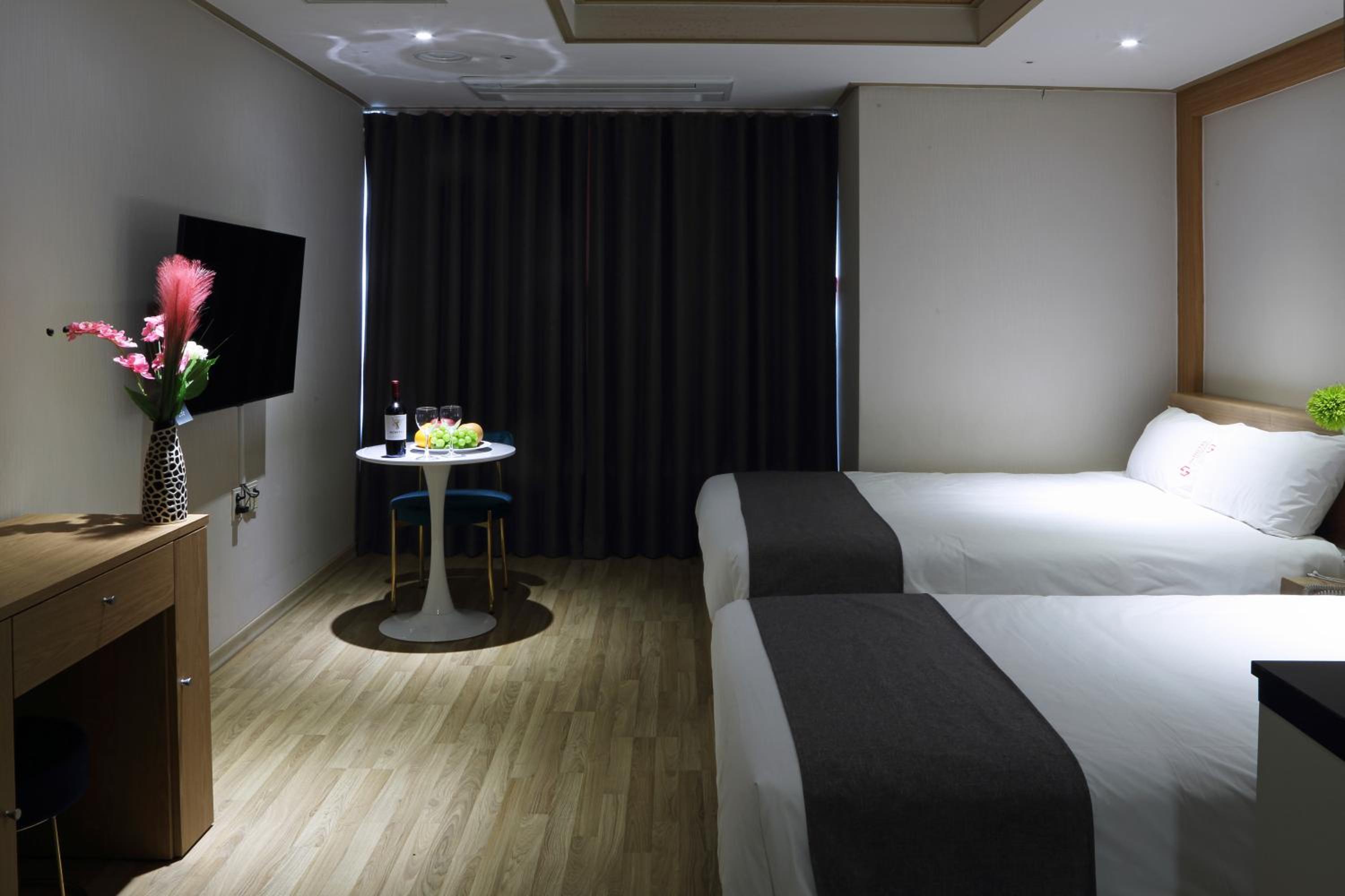 Deluxe Twin Room - Photo 30