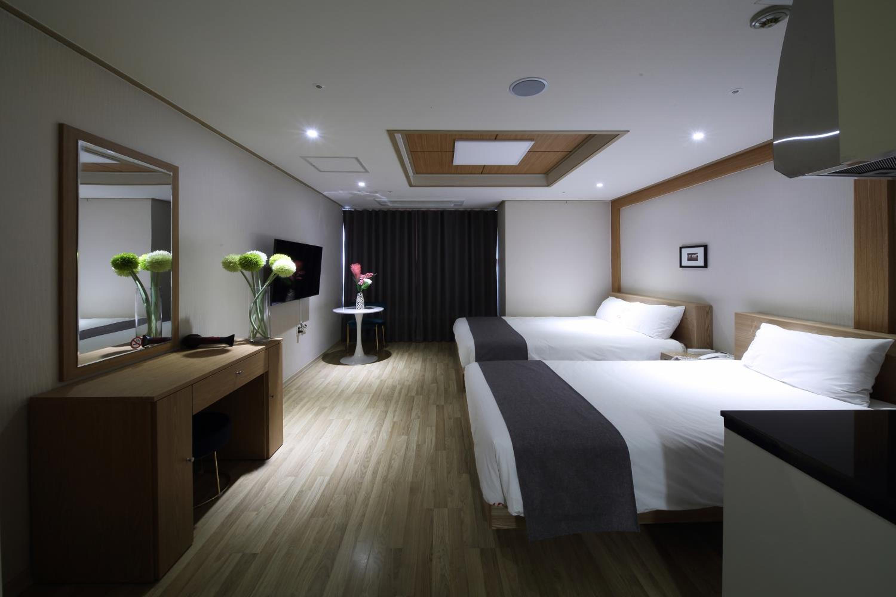 Deluxe Twin Room - Photo 10