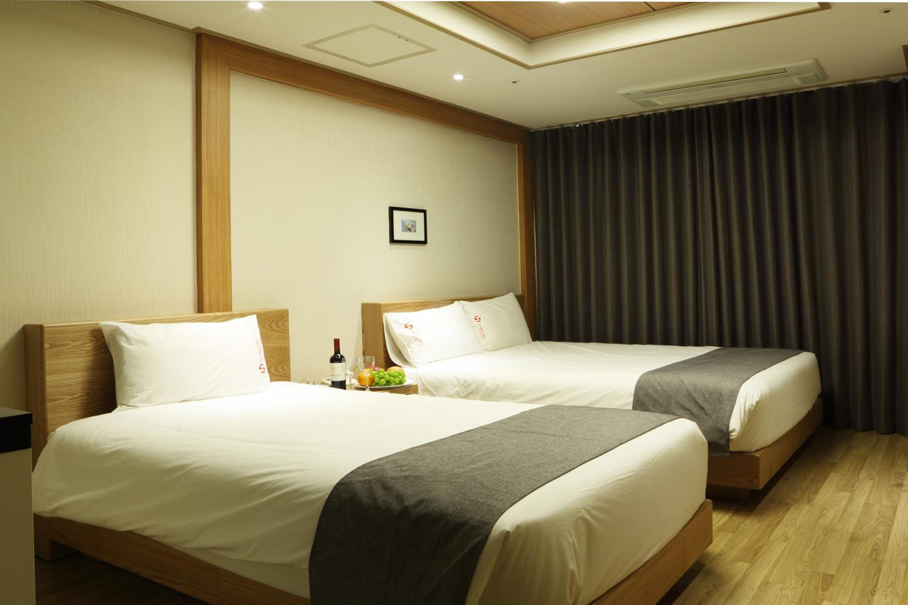 Deluxe Twin Room - Photo 32