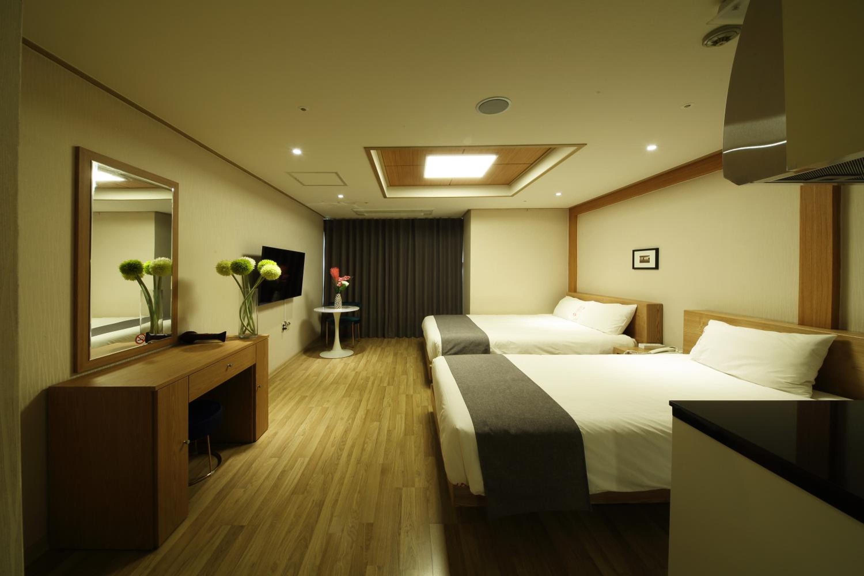 Deluxe Twin Room - Photo 9