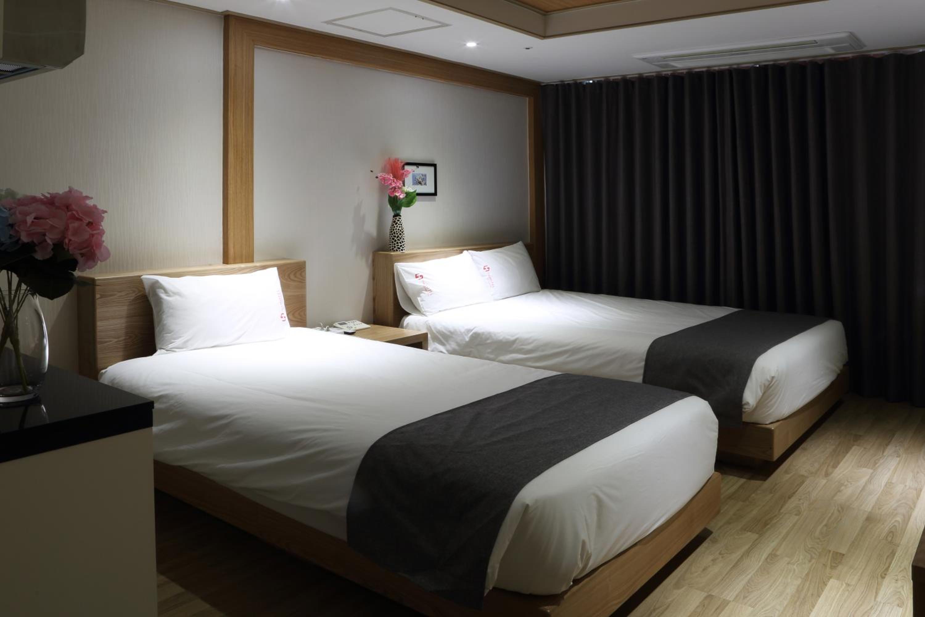 Deluxe Twin Room - Photo 15