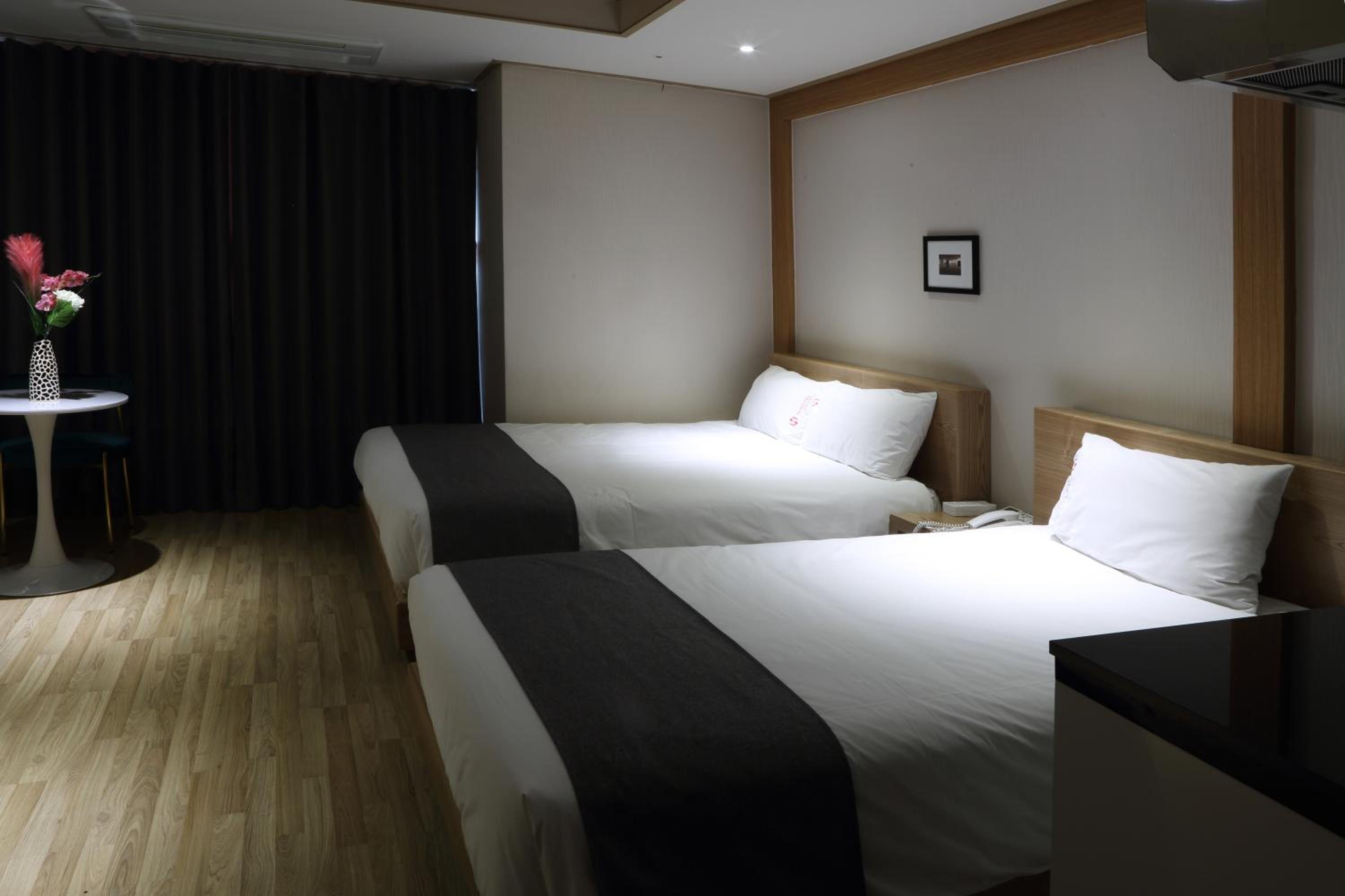 Deluxe Twin Room - Photo 14