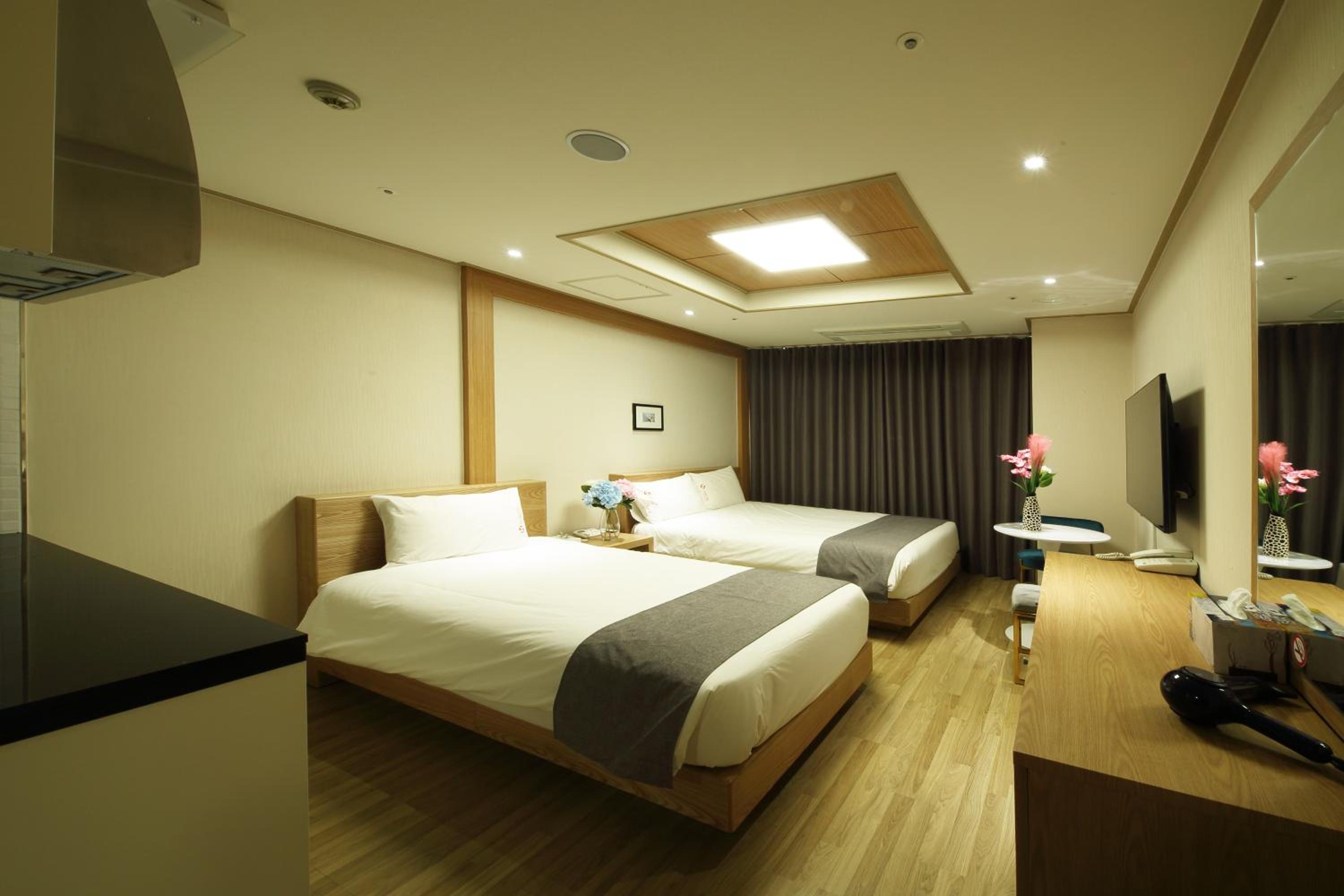 Deluxe Twin Room - Photo 12