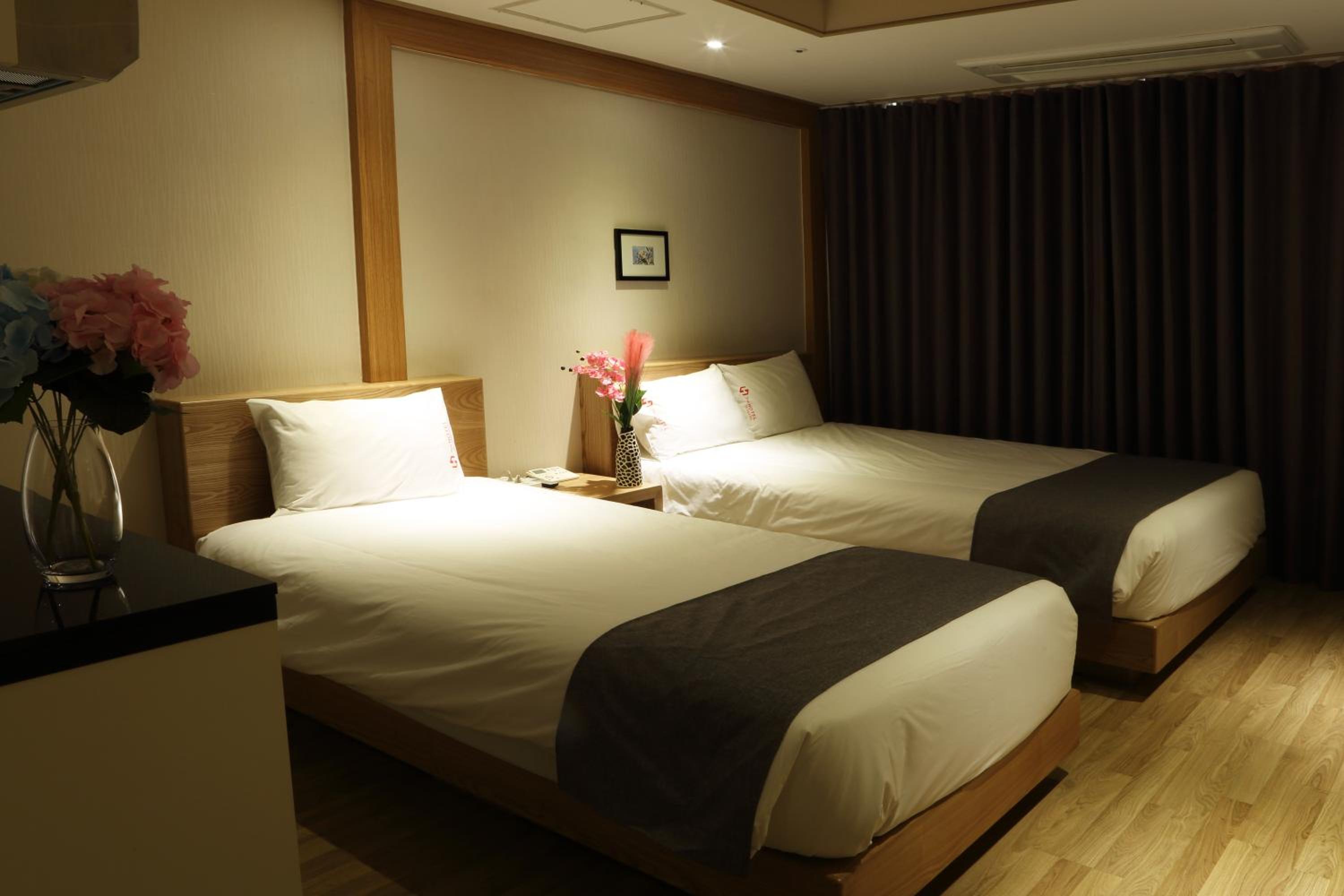 Deluxe Twin Room - Photo 13