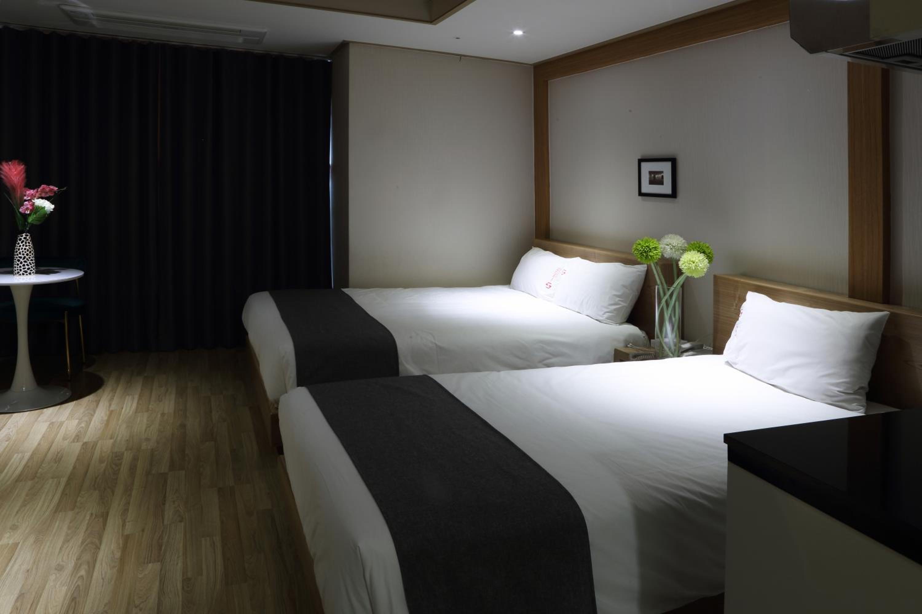 Deluxe Twin Room - Photo 25