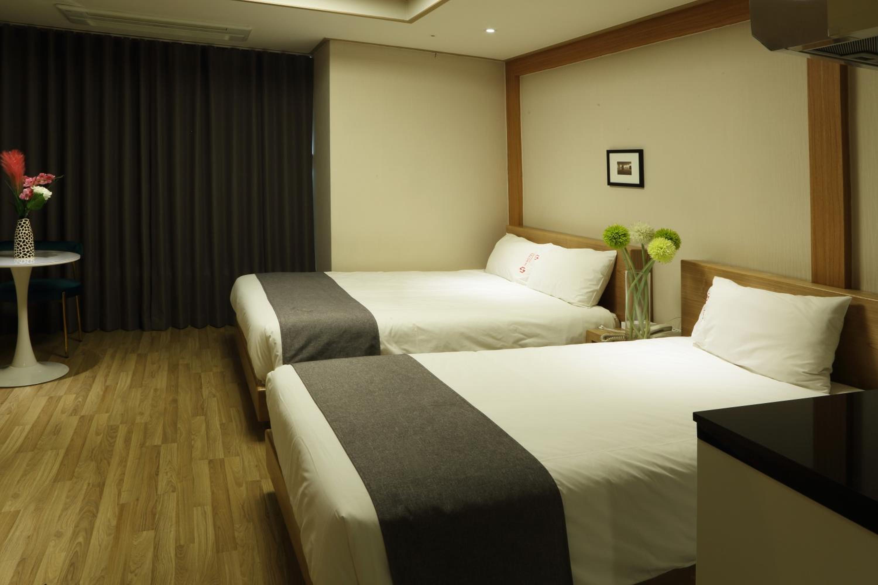 Deluxe Twin Room - Photo 23