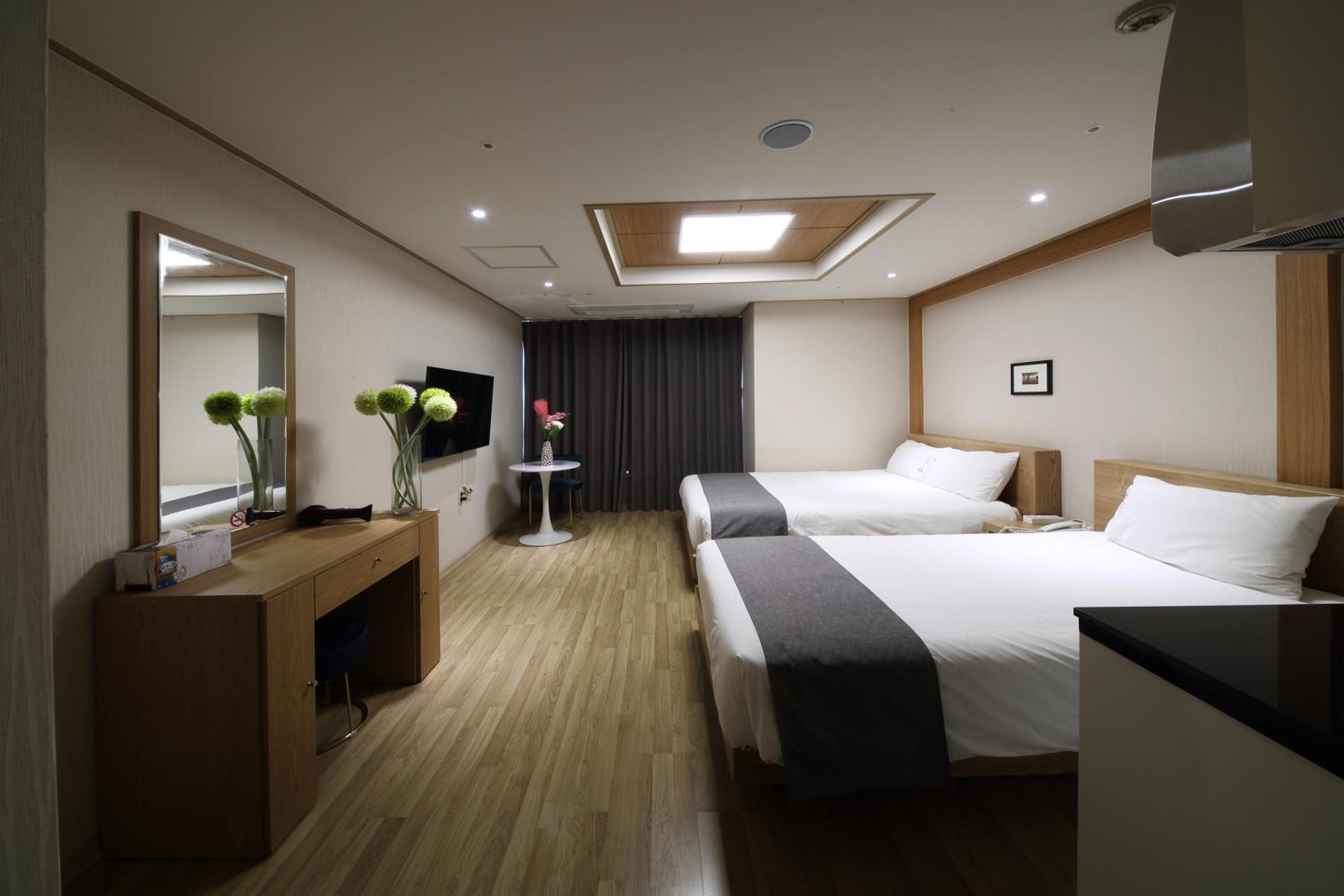 Deluxe Twin Room - Photo 19