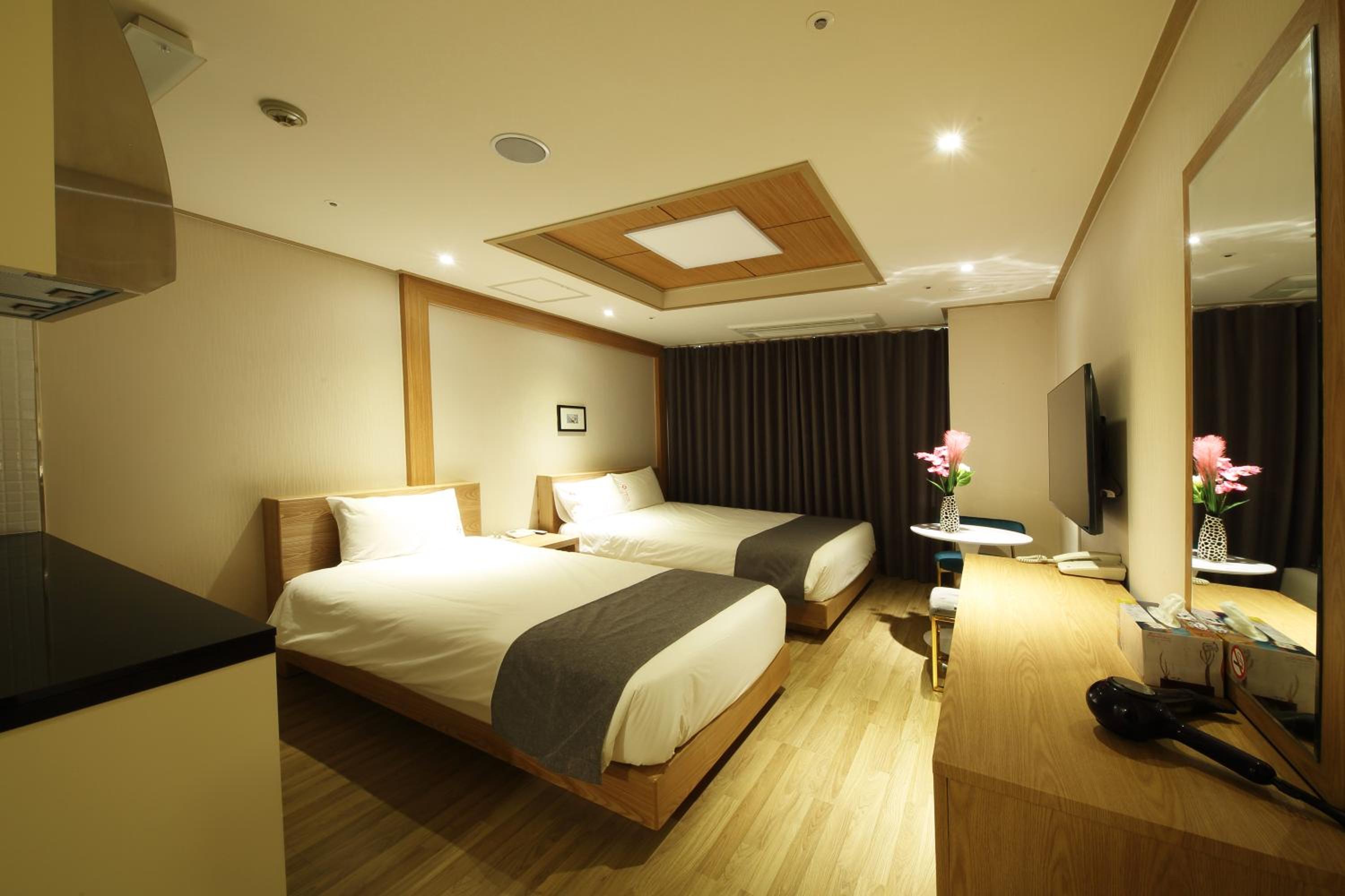 Deluxe Twin Room - Photo 18