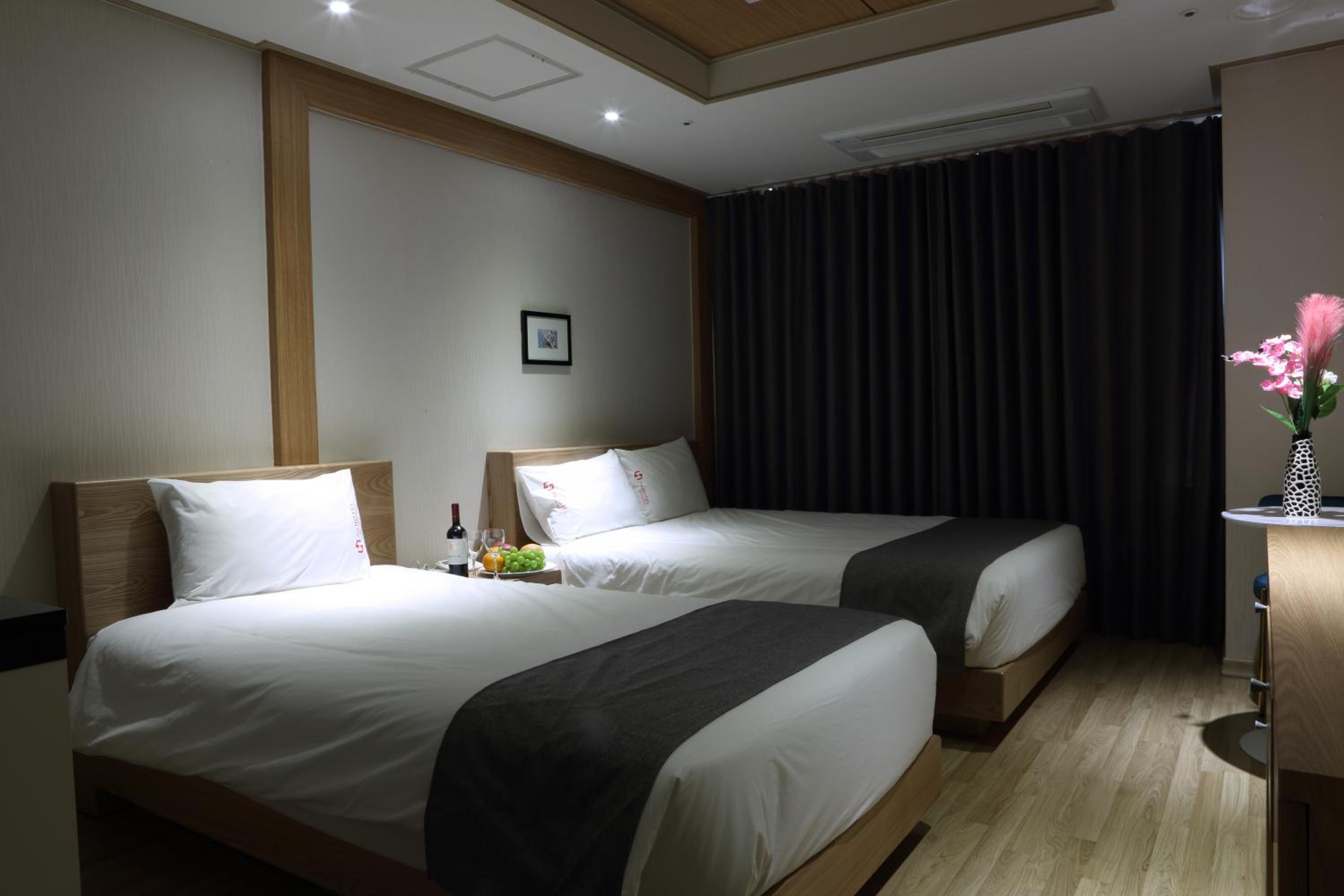Deluxe Twin Room - Photo 33