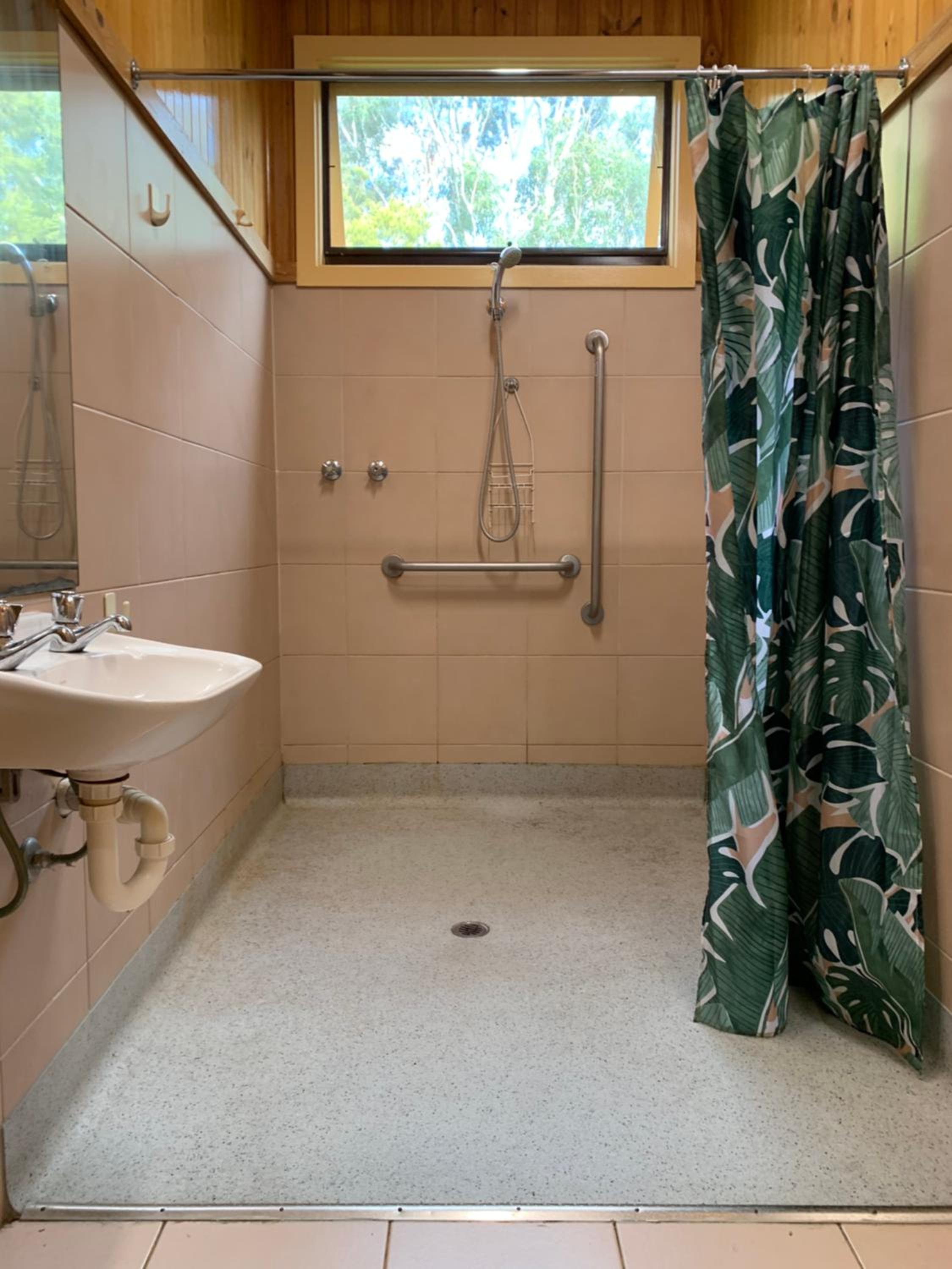 Aulua Lodge - Photo 9