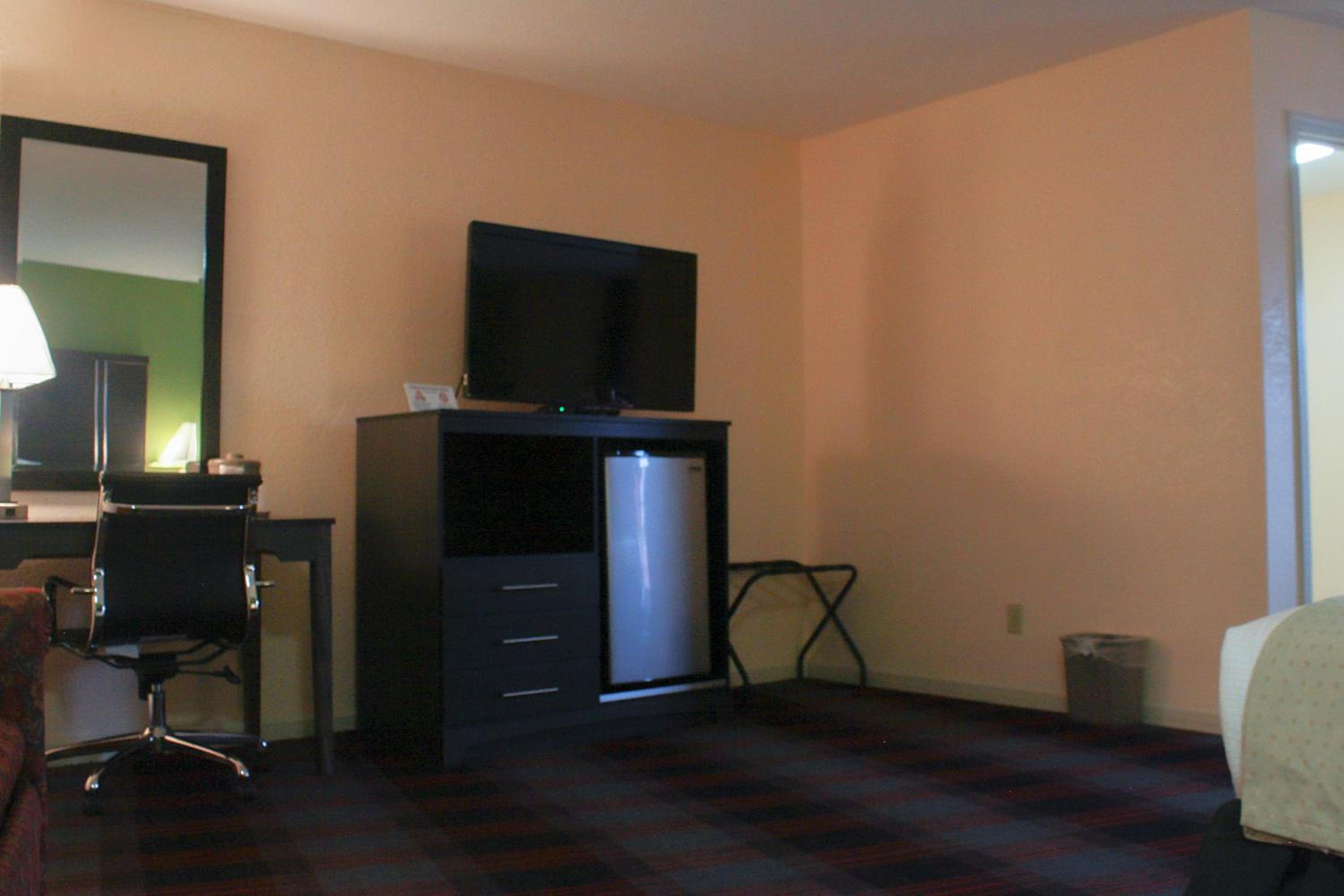 Queen Suite - Photo 3
