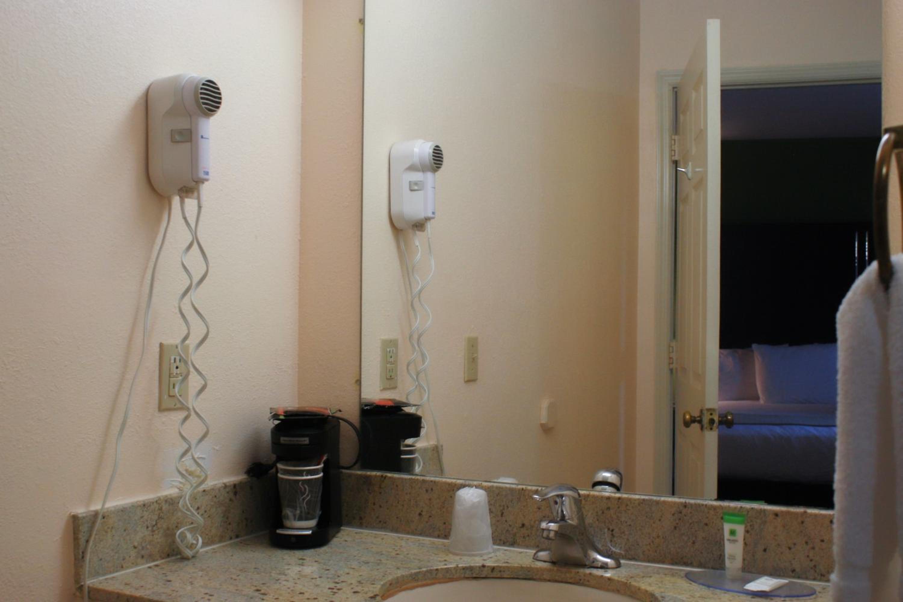 Queen Suite - Photo 2