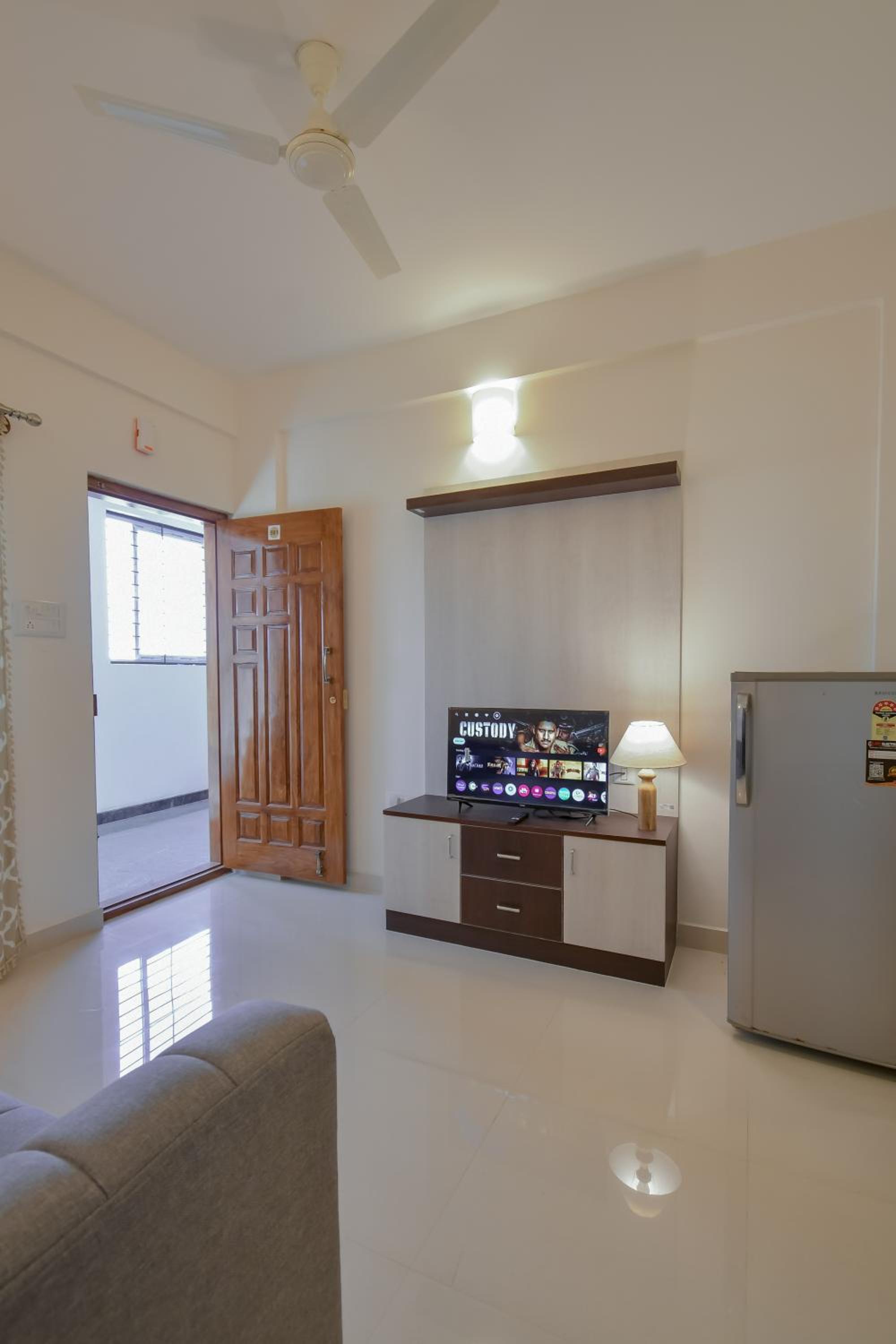 Deluxe One-Bedroom Apartment - Photo 8