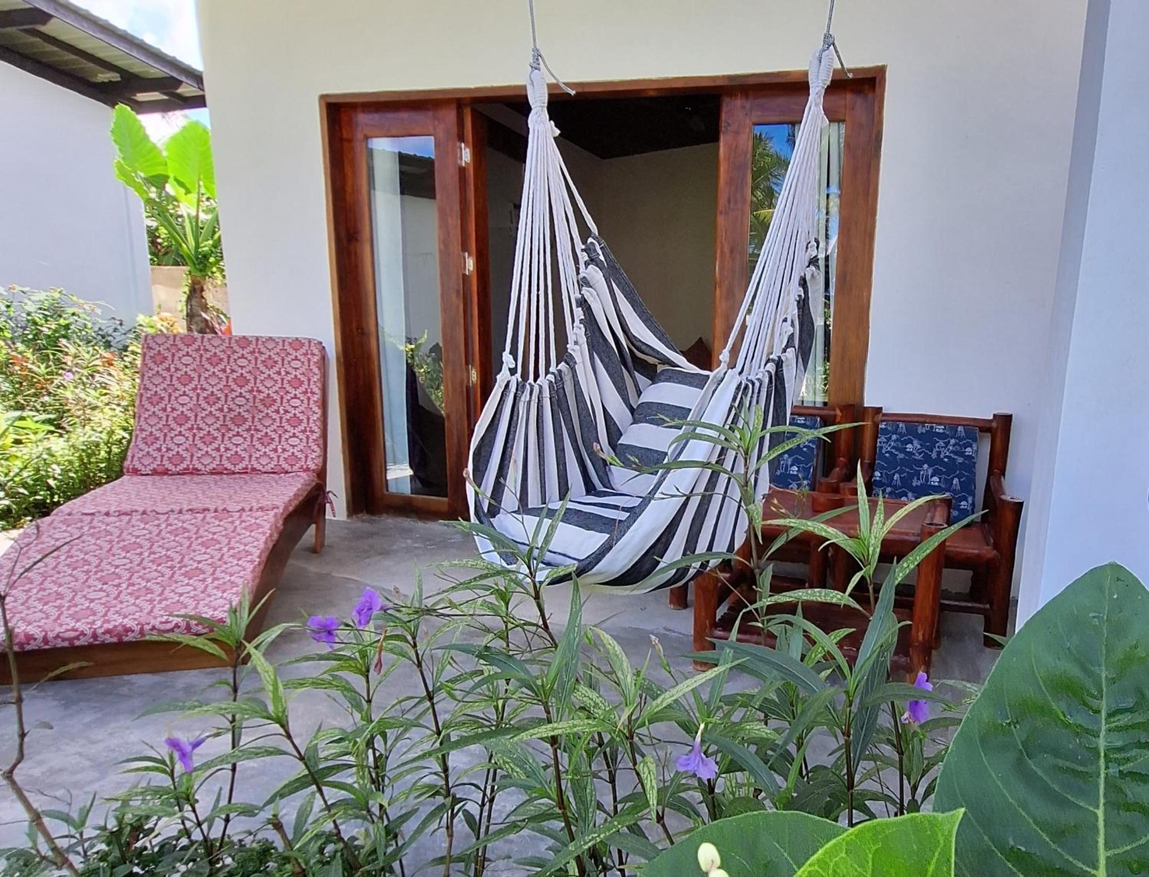 Garden Cottage With Queen Bed photo 2
