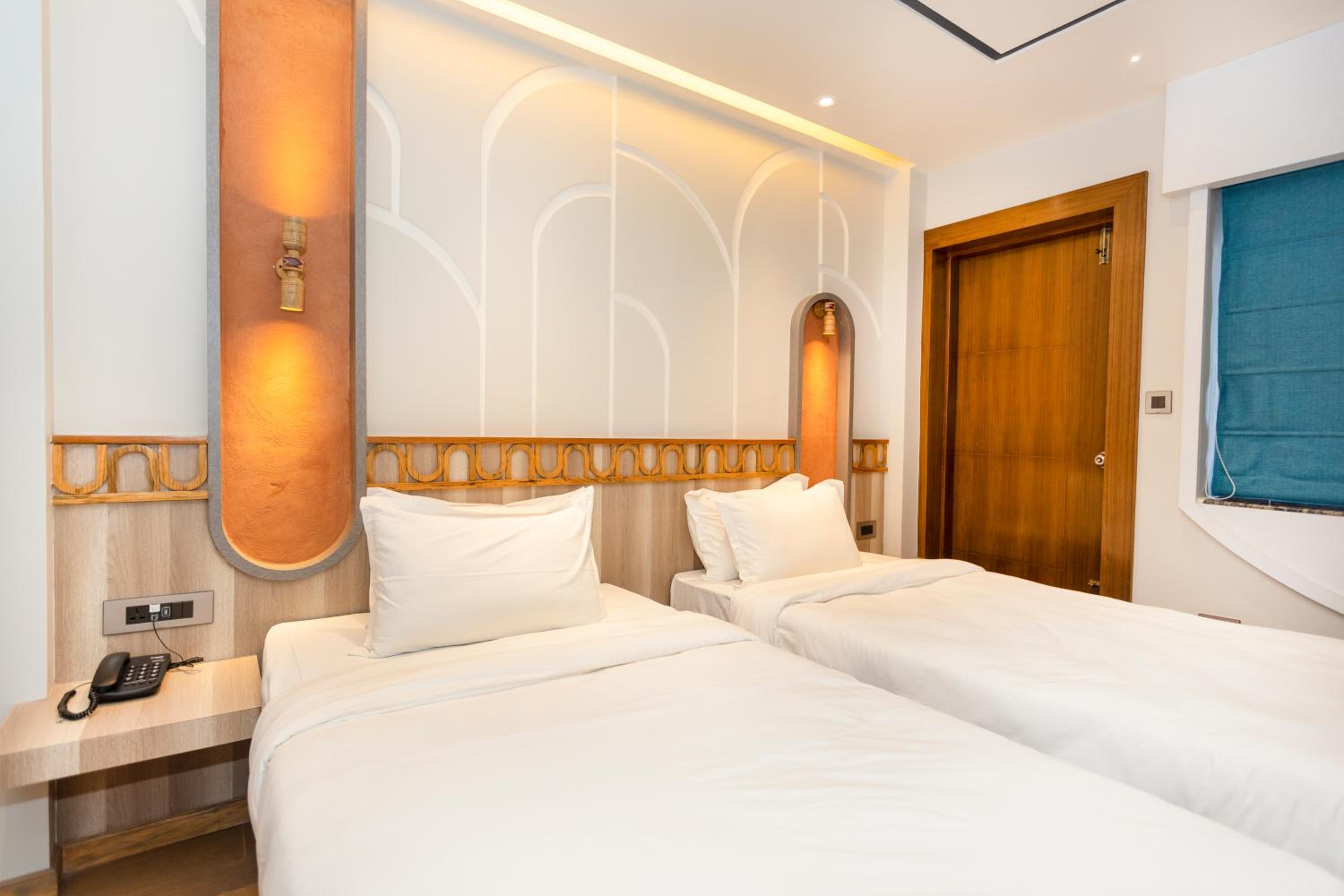 Deluxe Twin Room - Photo 3