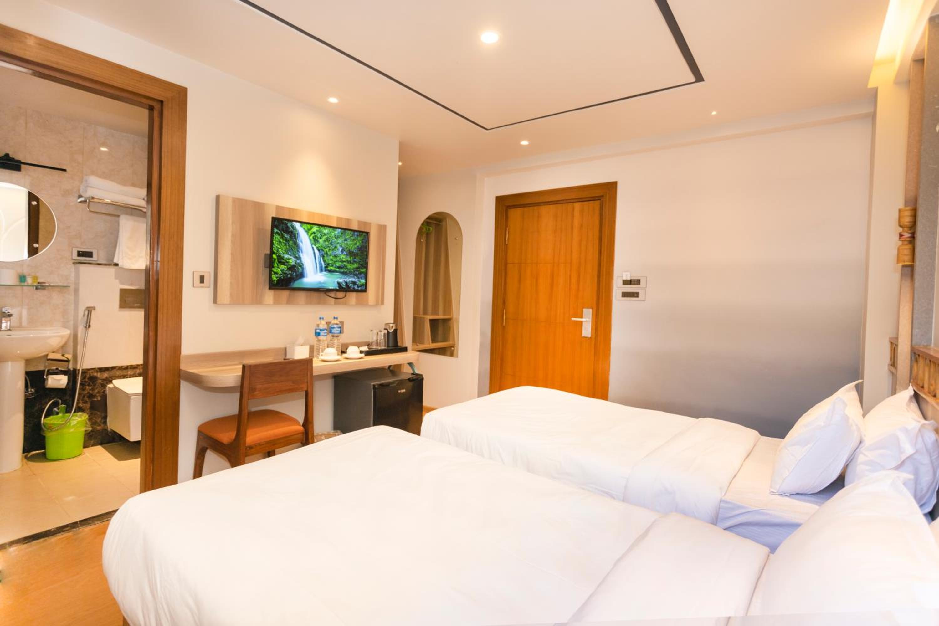 Deluxe Twin Room - Photo 9