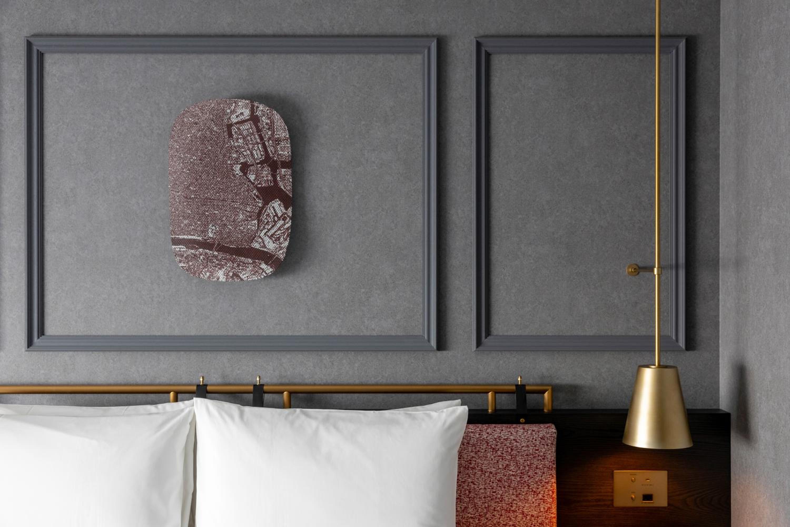 Superior Room with One King Bed and Bathtub - Non Smoking - Photo 4