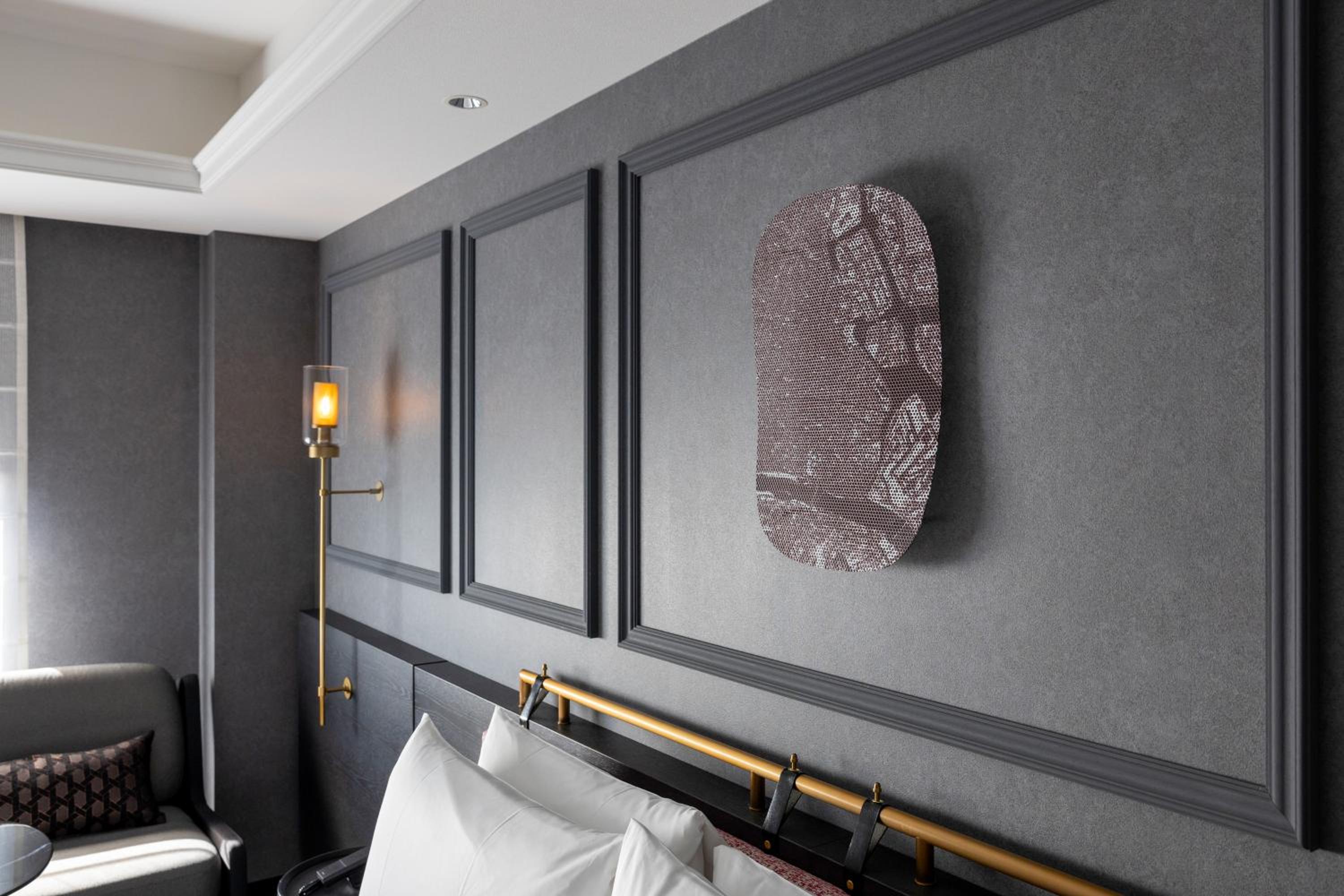 Superior Room with One King Bed and Bathtub - Non Smoking - Photo 3