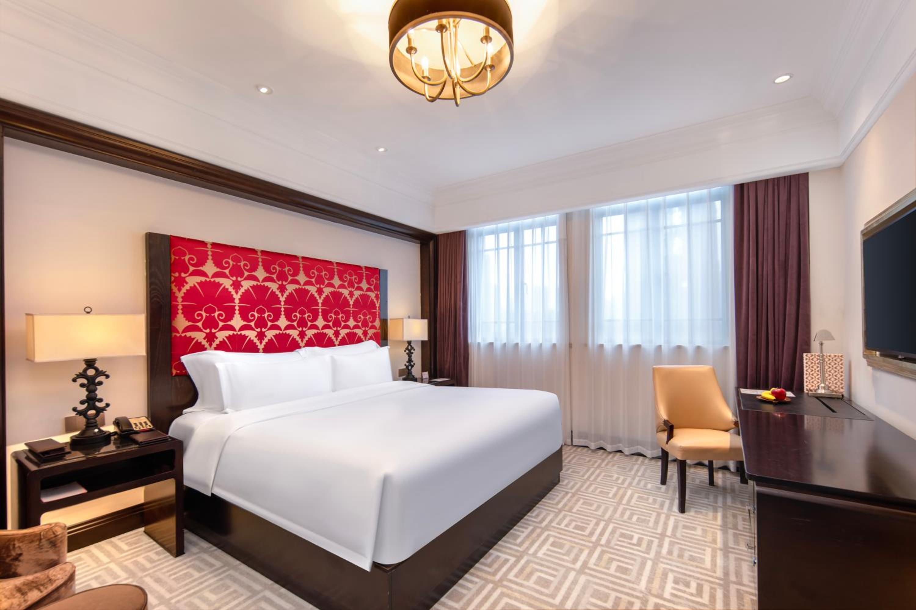 Shanghai Grand King Room - Welcome Fruit & Snacks & Beer * 1 per stay ( up 2 people )