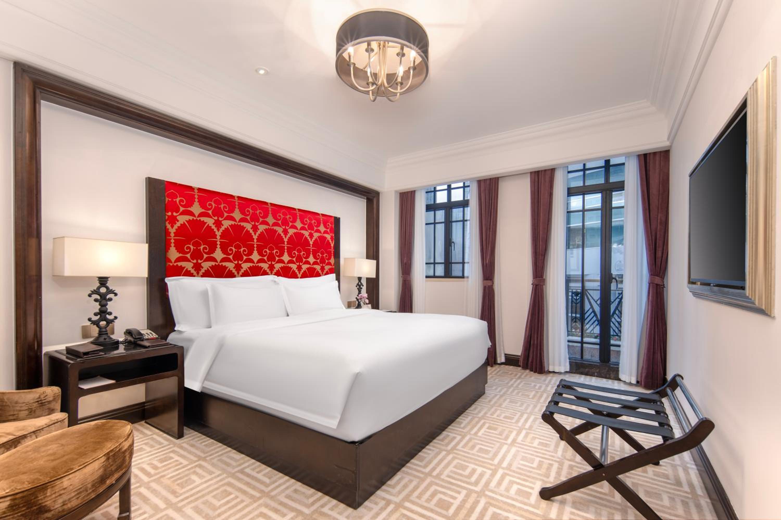 Nihong Balcony King Room -Oriental Pearl Tower View