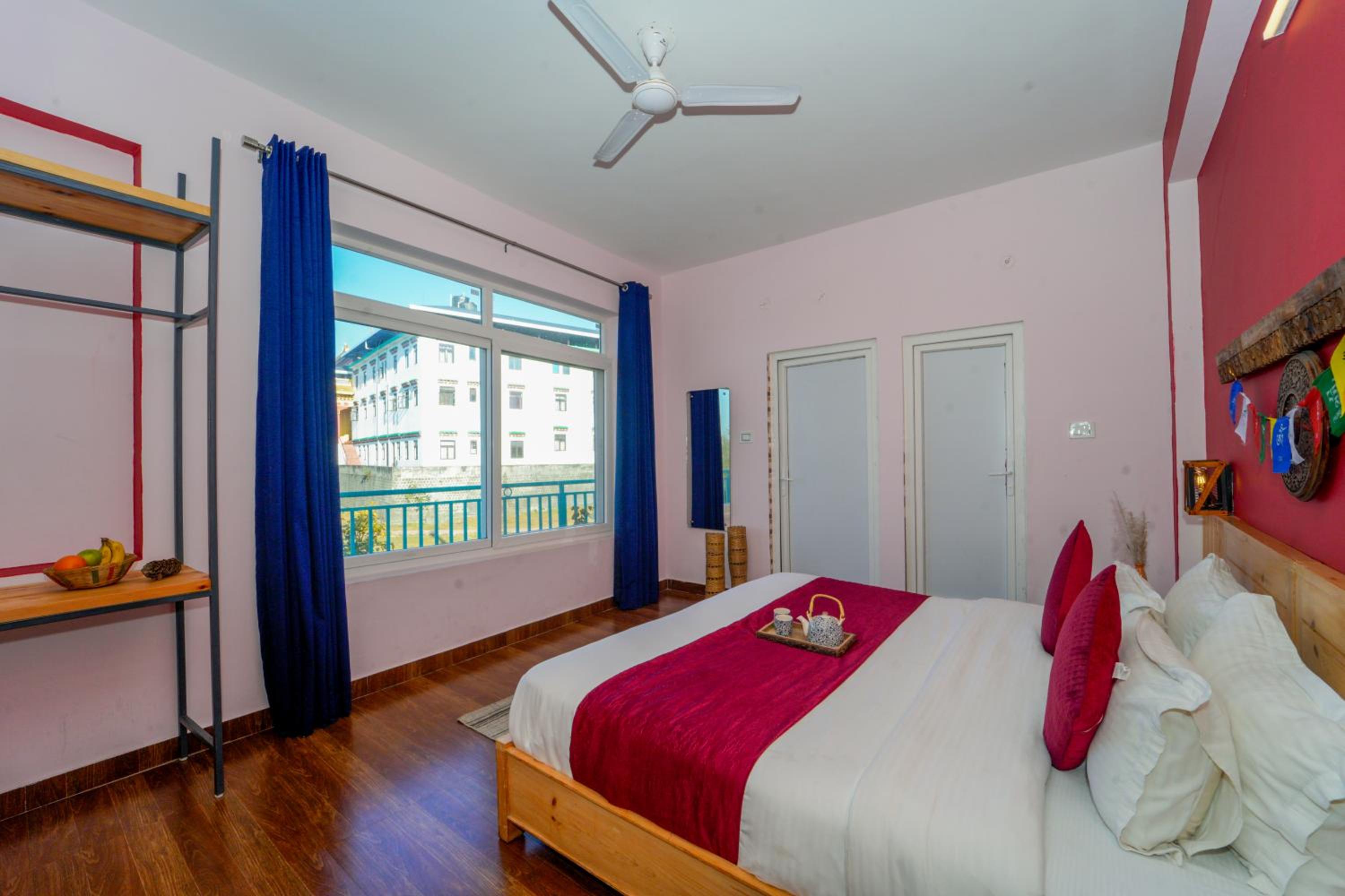 Apartment with Mountain View - Photo 1
