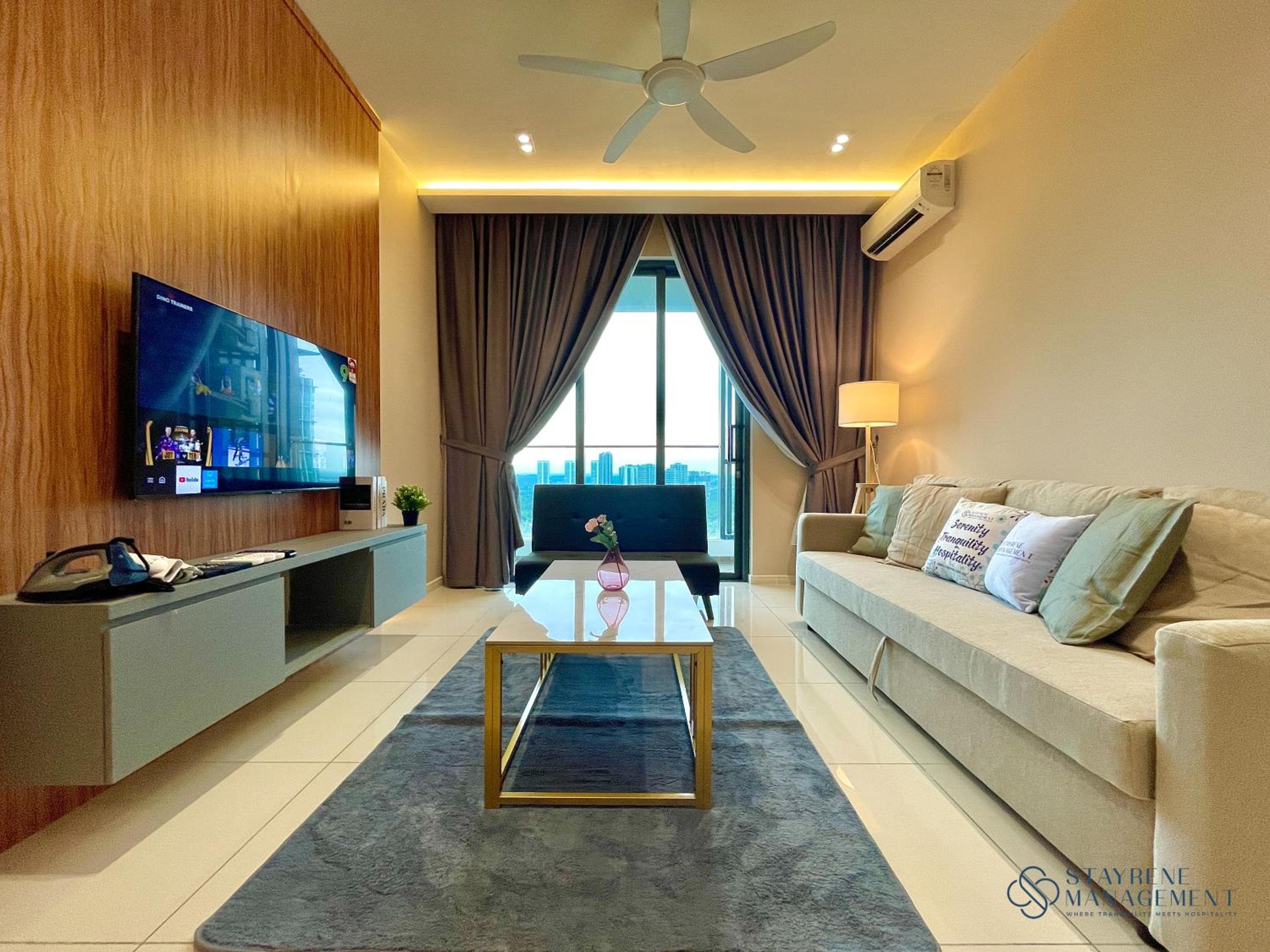 Apartment with Balcony photo 1