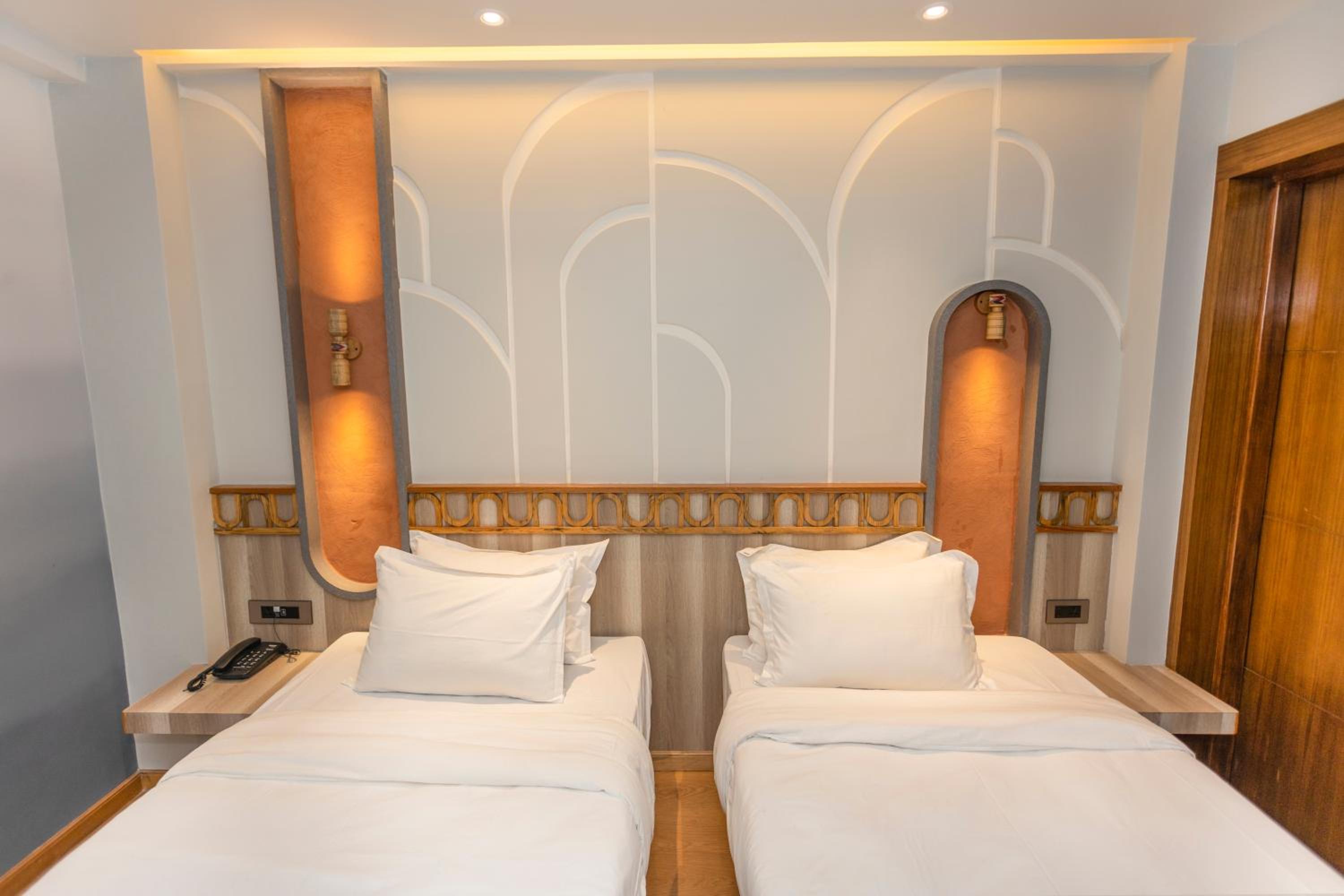 Deluxe Twin Room - Photo 1