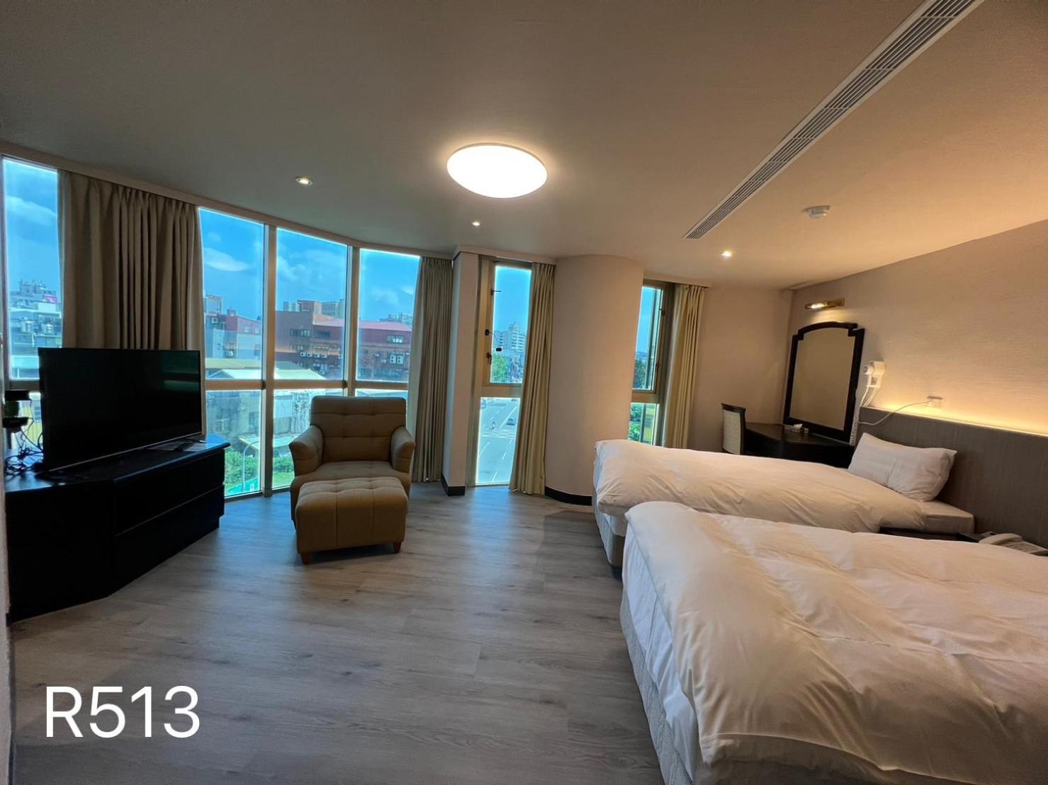 Standard Twin Room - Photo 8