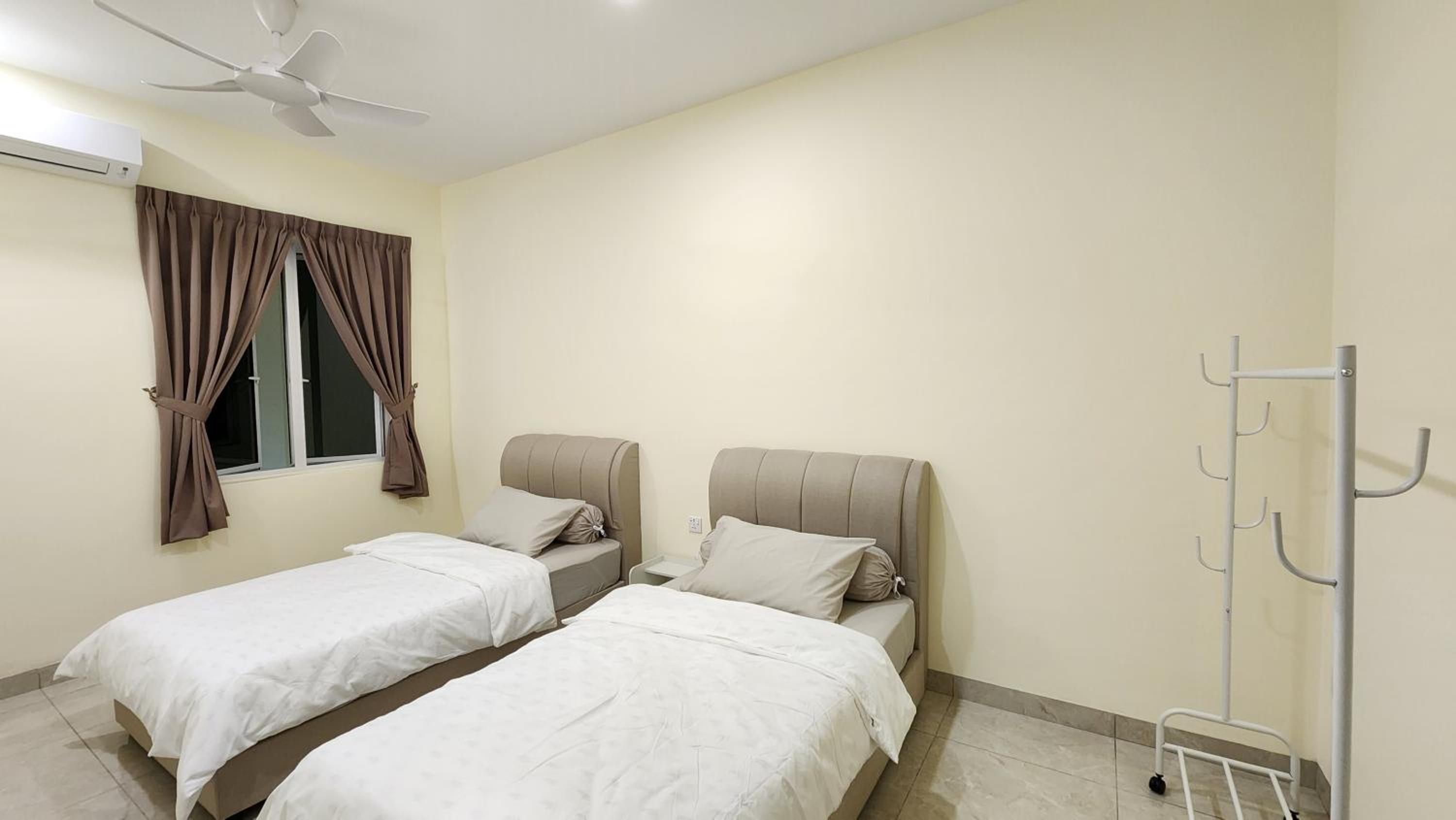 Twin Room with Shared Bathroom
