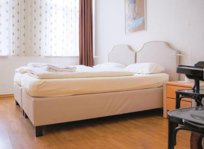 Double Room with Private Bathroom - Photo 8