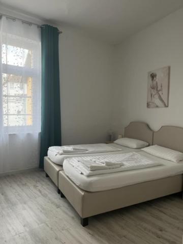 Double Room with Private Bathroom - Photo 9