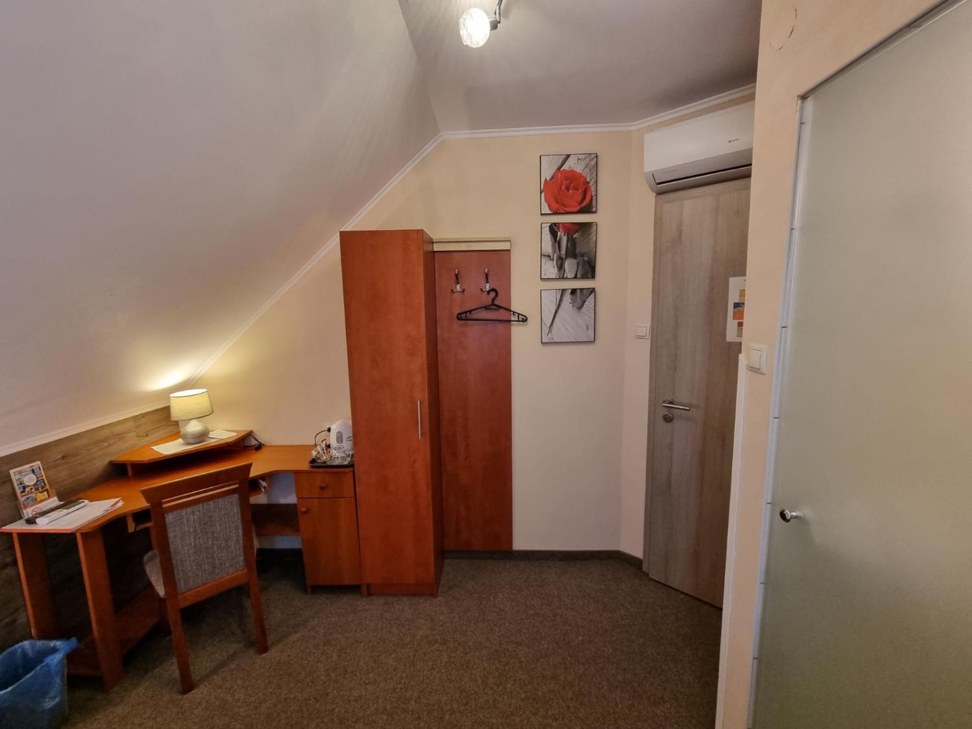 Single Room with External Toilet photo 2