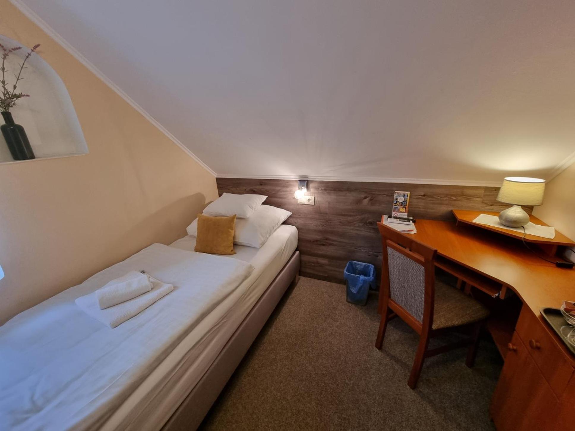 Single Room with External Toilet photo 1