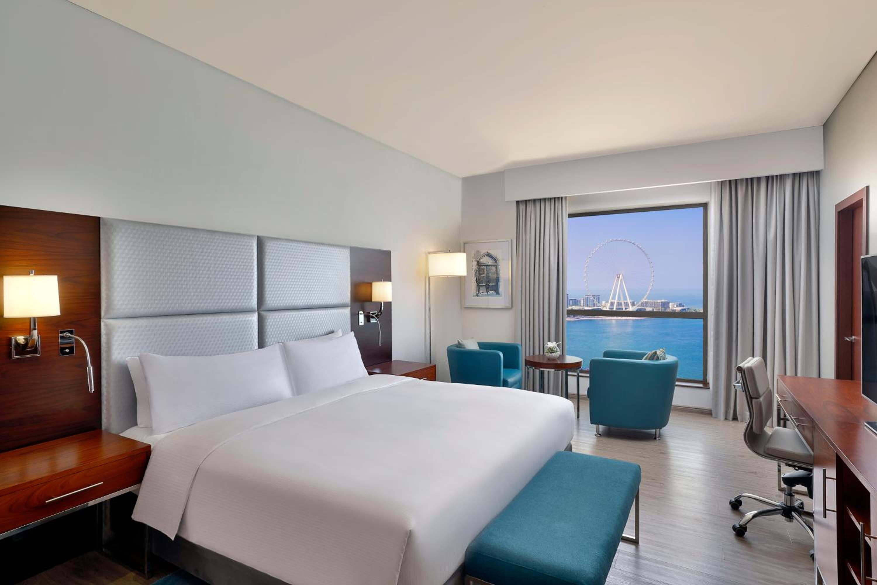 Three-Bedroom Family Suite with Balcony and Sea View thumbnail 5
