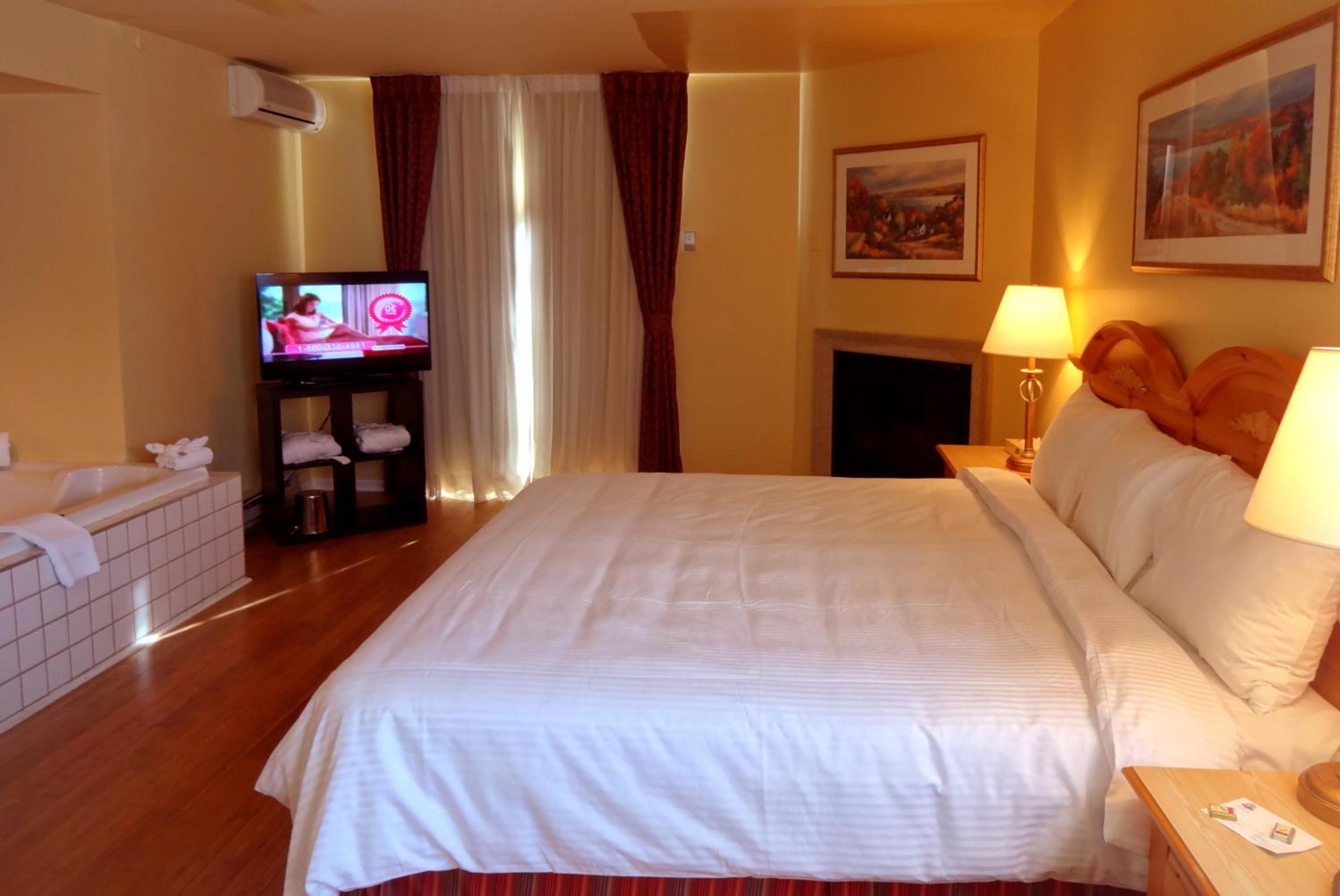 Deluxe Double Room with Balcony photo 1