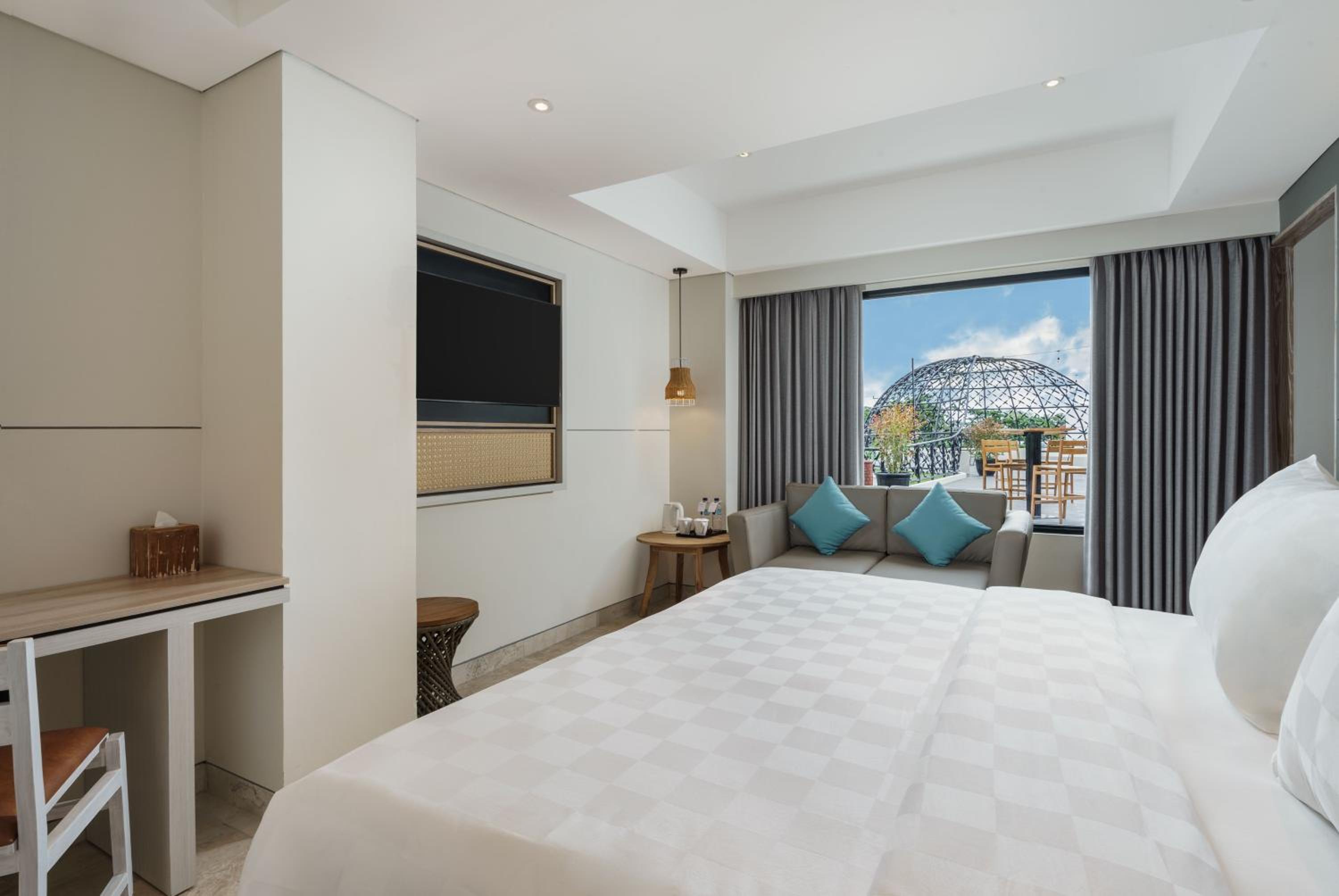 Suite - Photo 1